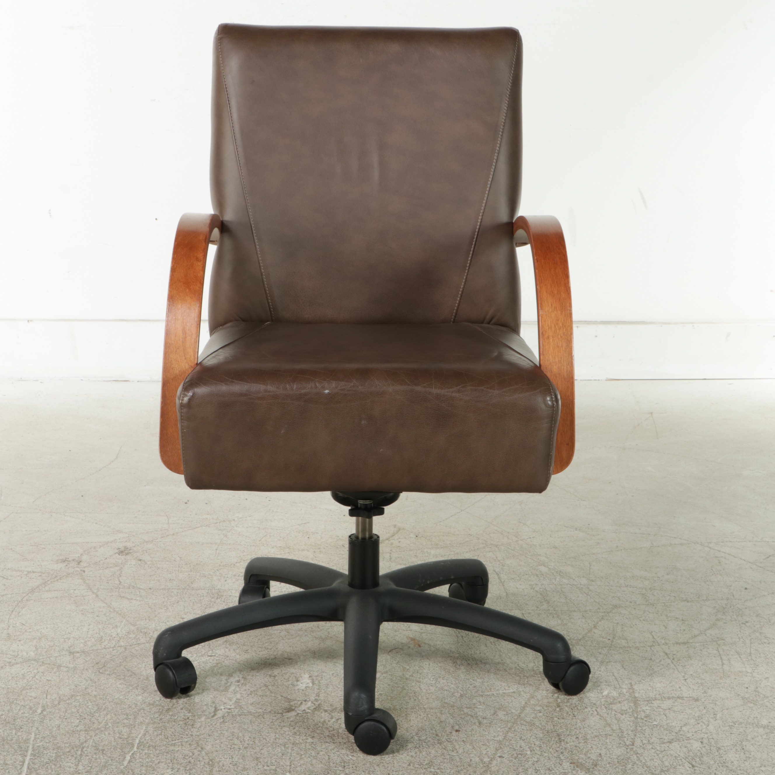 Bentwood and Bonded Leather SwivelTilt AdjustableHeight Desk Chair EBTH