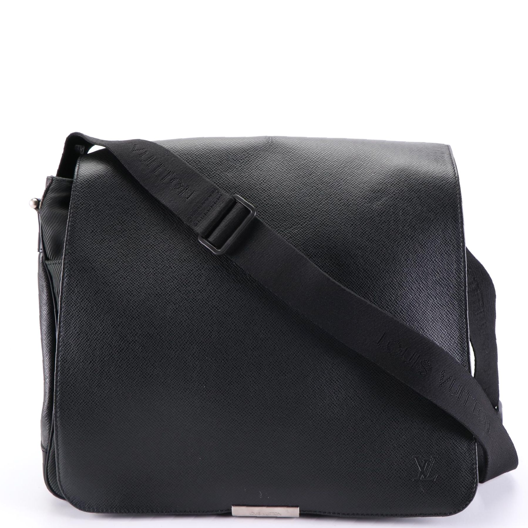 Louis Vuitton Messenger Bag in Nylon and Taiga Leather EBTH