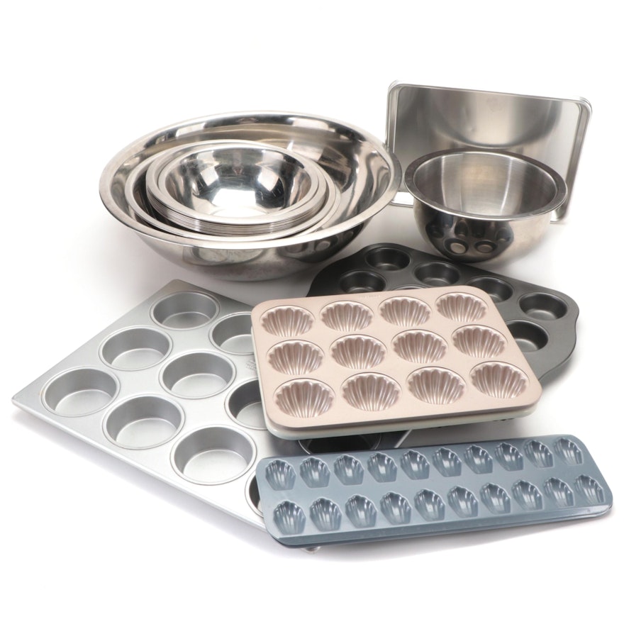 AMCO Bakeware Muffin Tin with Mixing Bowls the Other Baking Pan