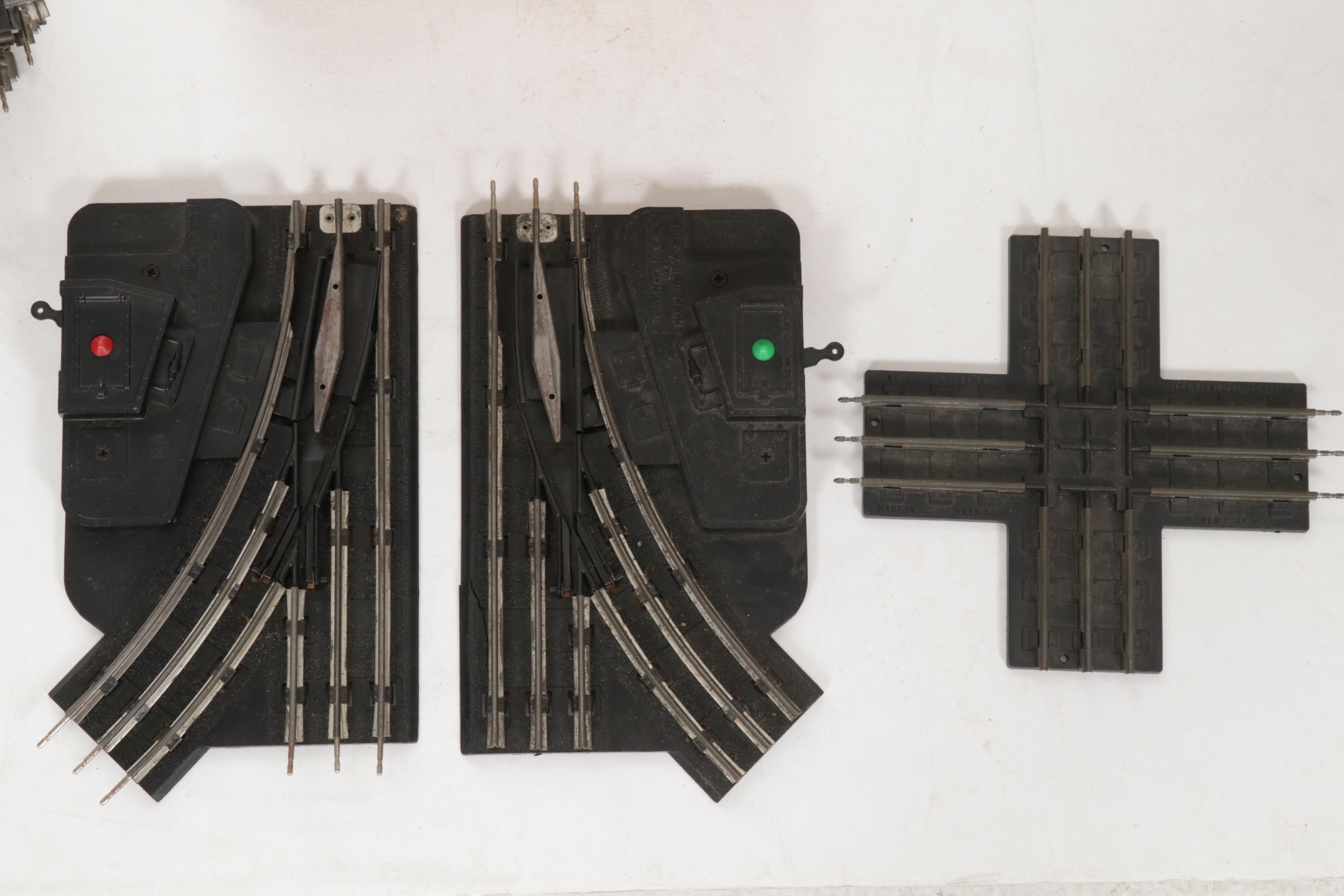 Lionel PostWar O Scale Model Train Cars, Track and Books EBTH