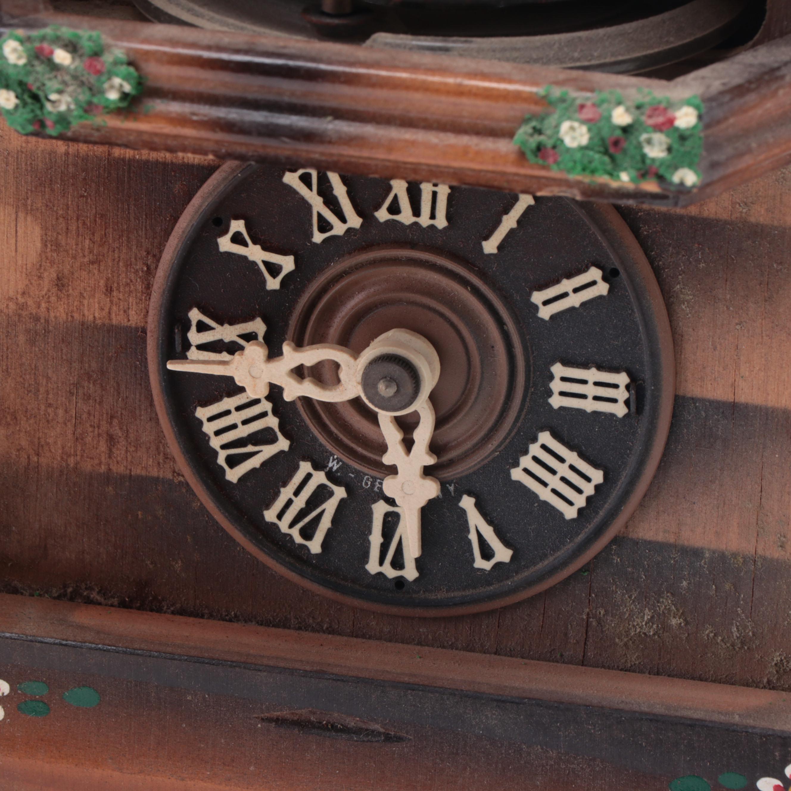 E. Schmeckenbecher Black Forest West German Cuckoo Clock, Late 20th