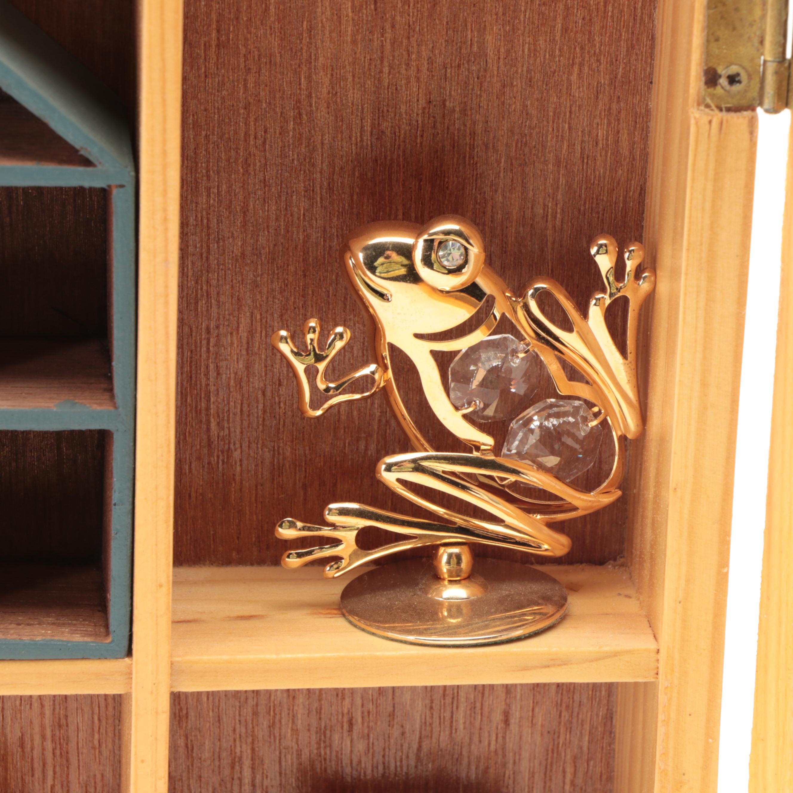 Souvenir Thimbles and Figurines with Wall Mount Display Cases EBTH