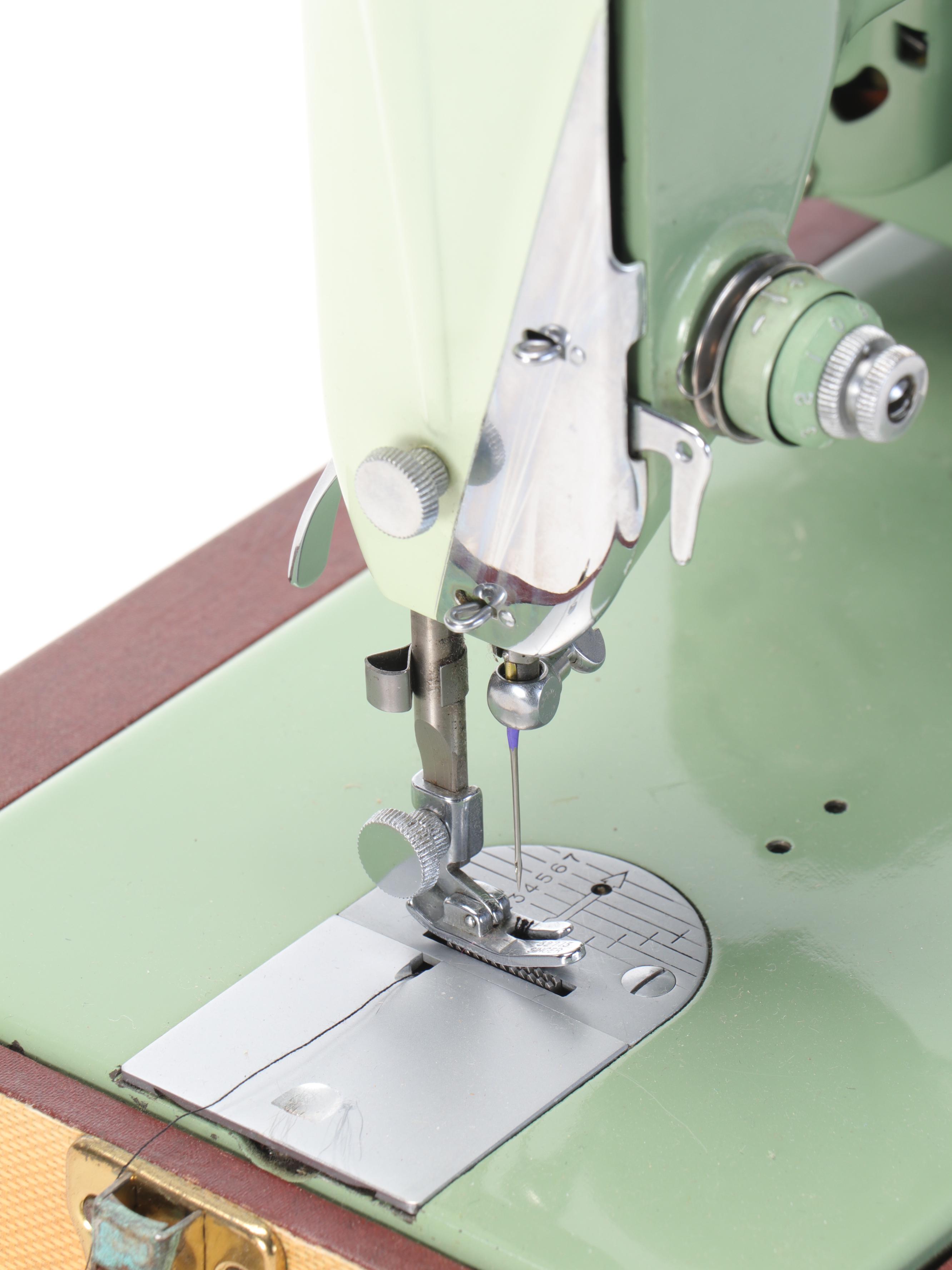 Singer Model 185K Mint Green Enamel Sewing Machine, Mid20th Century EBTH