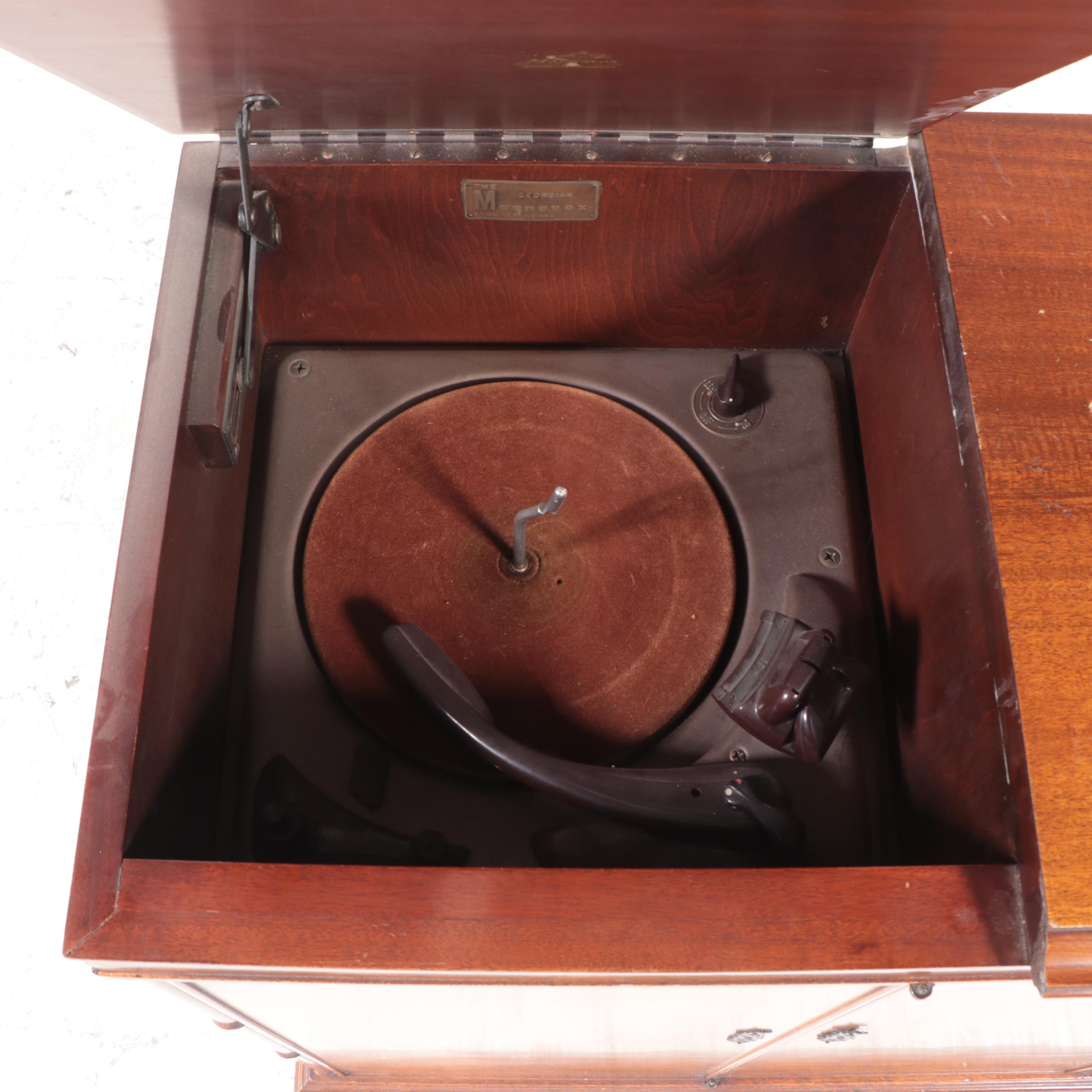 Vintage Magnavox Mahogany Stereo with Turntable EBTH