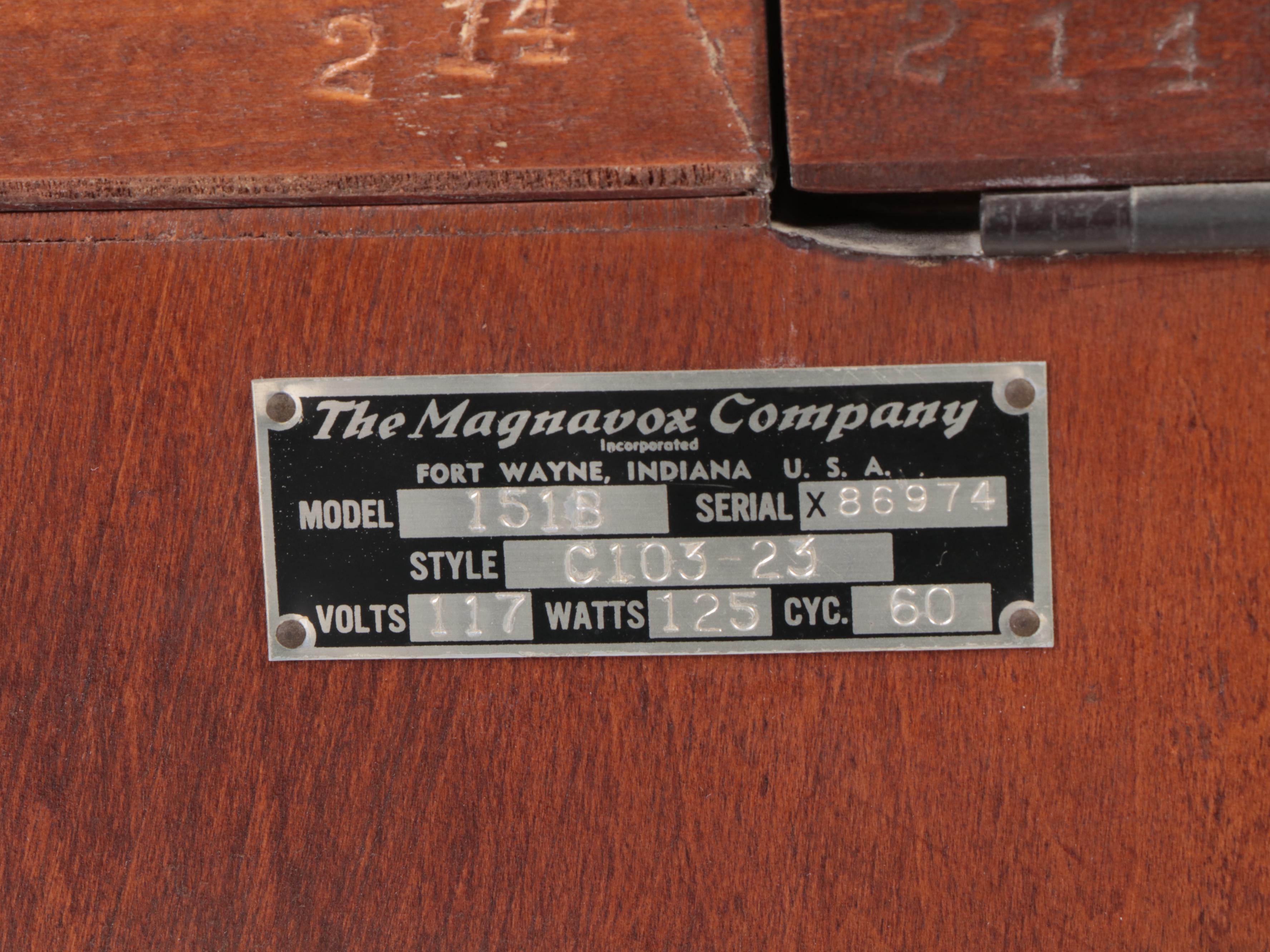 Vintage Magnavox Mahogany Stereo with Turntable EBTH