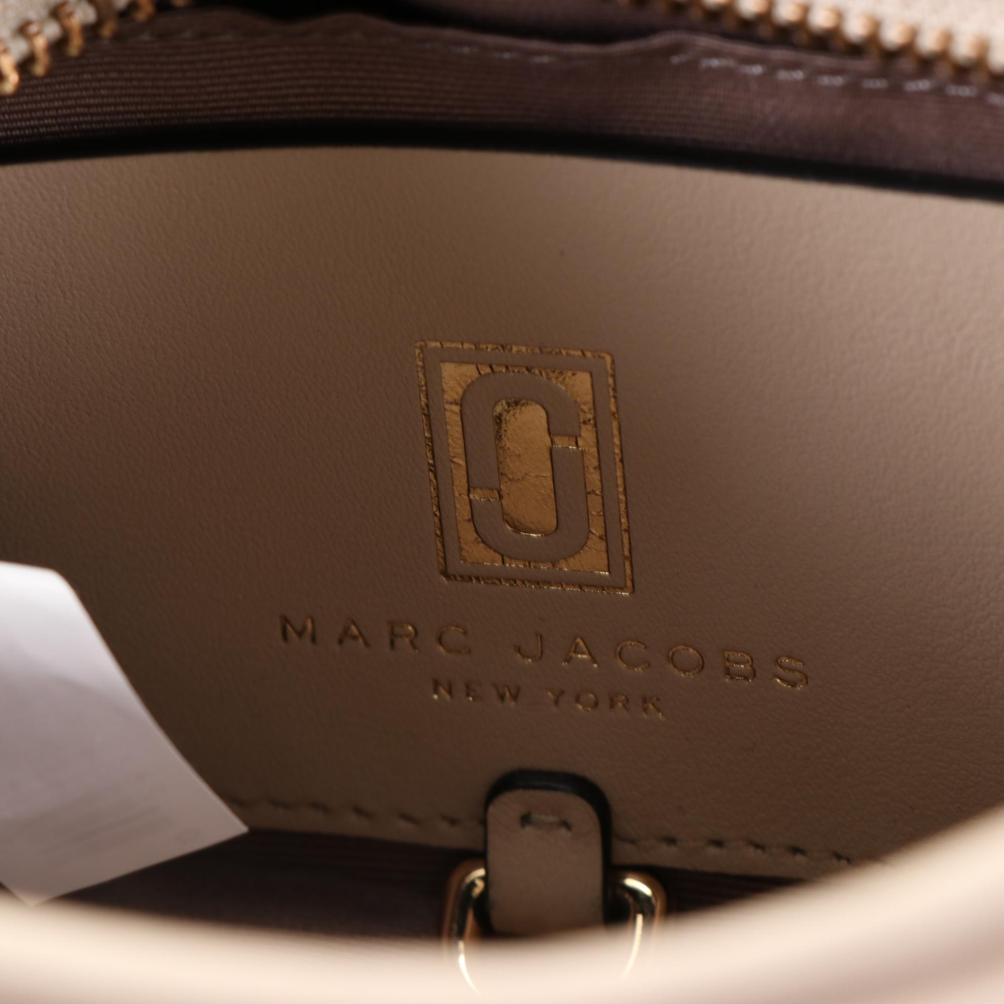 Marc Jacobs Mini Squeeze Crossbody Bag in Smooth Leather EBTH