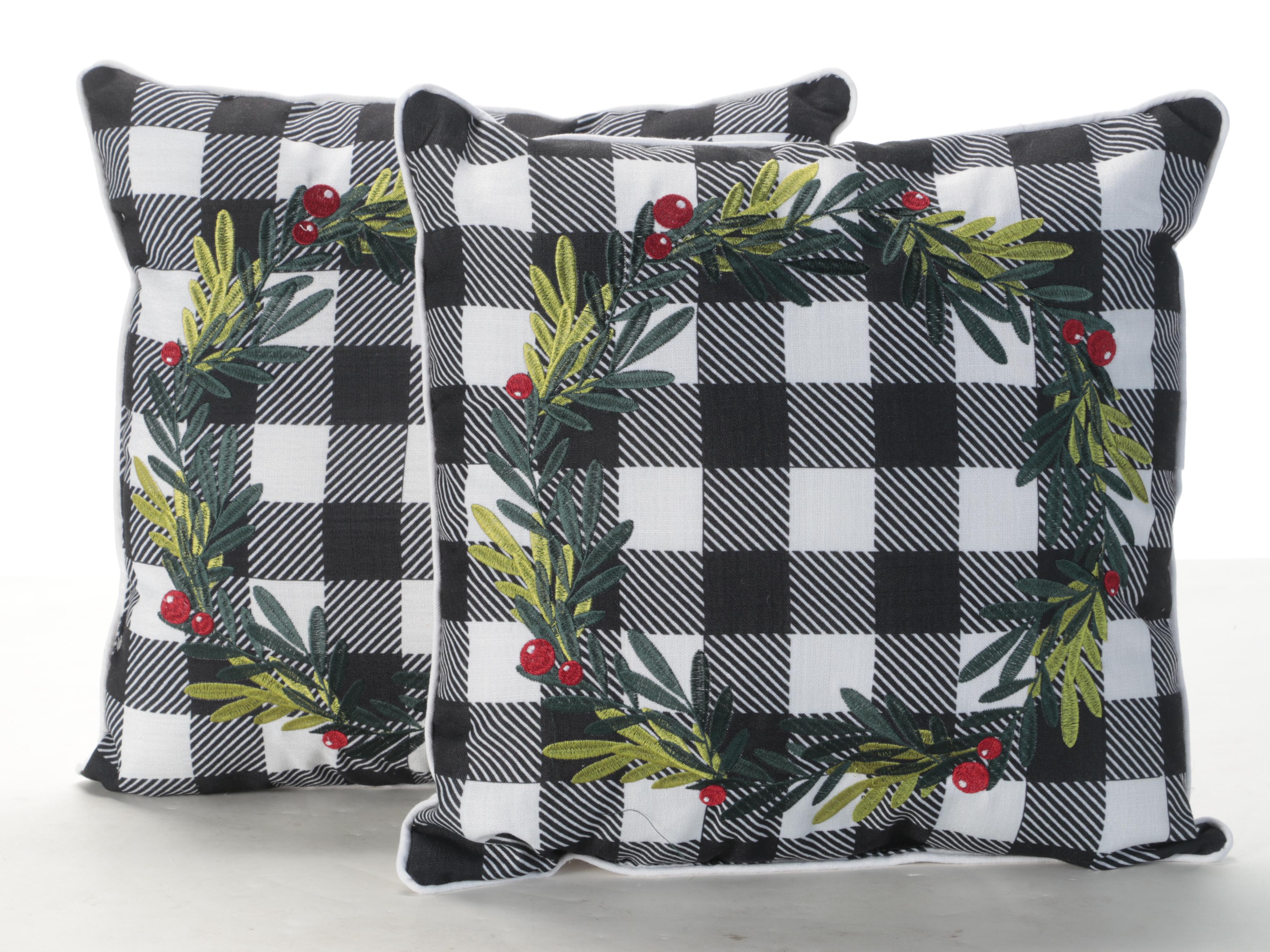 Wreath Embroidered Plaid Pillows and Hemstitch Linen Tablecloth EBTH