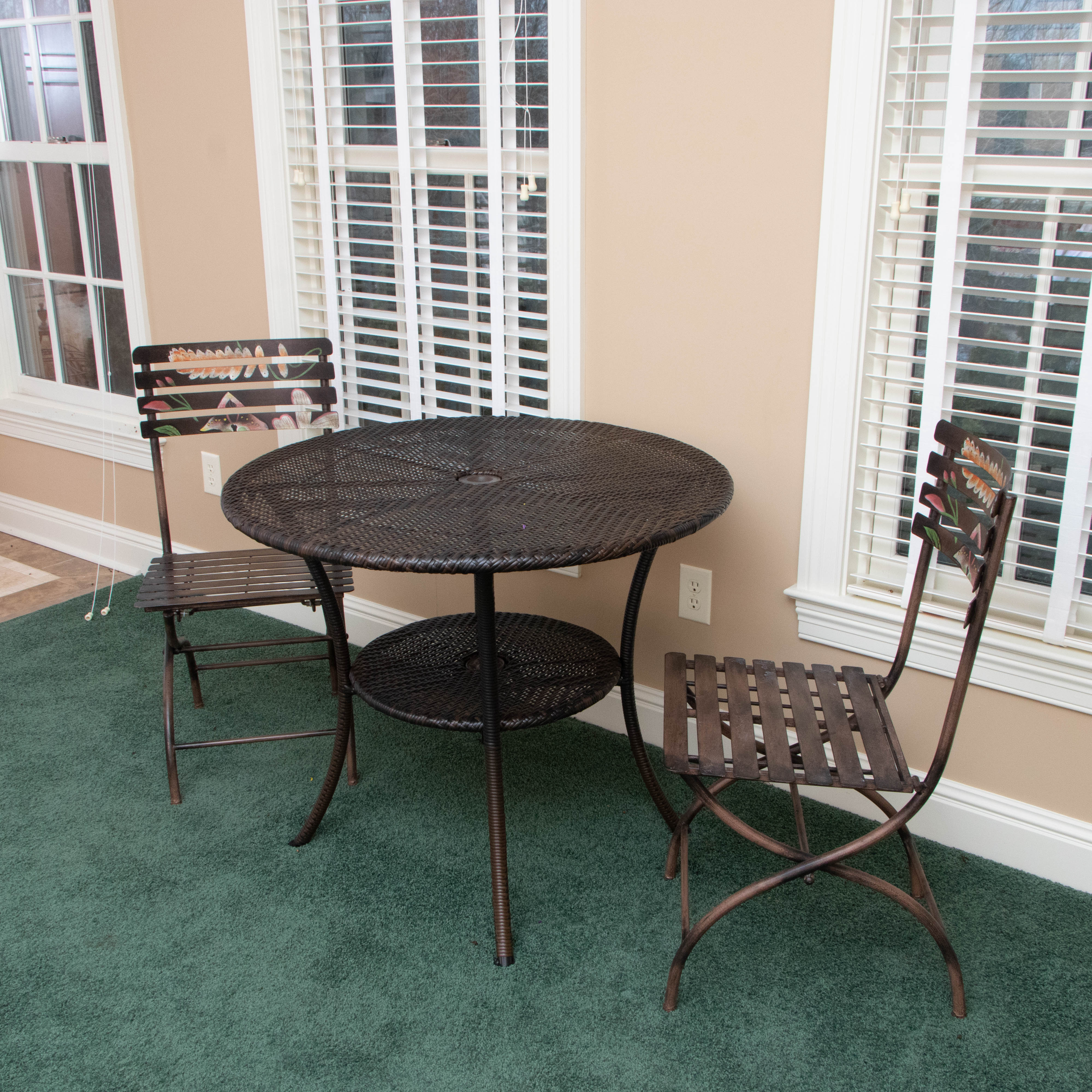 Resin Wicker Patio Table With HandPainted Folding Slat Chairs EBTH