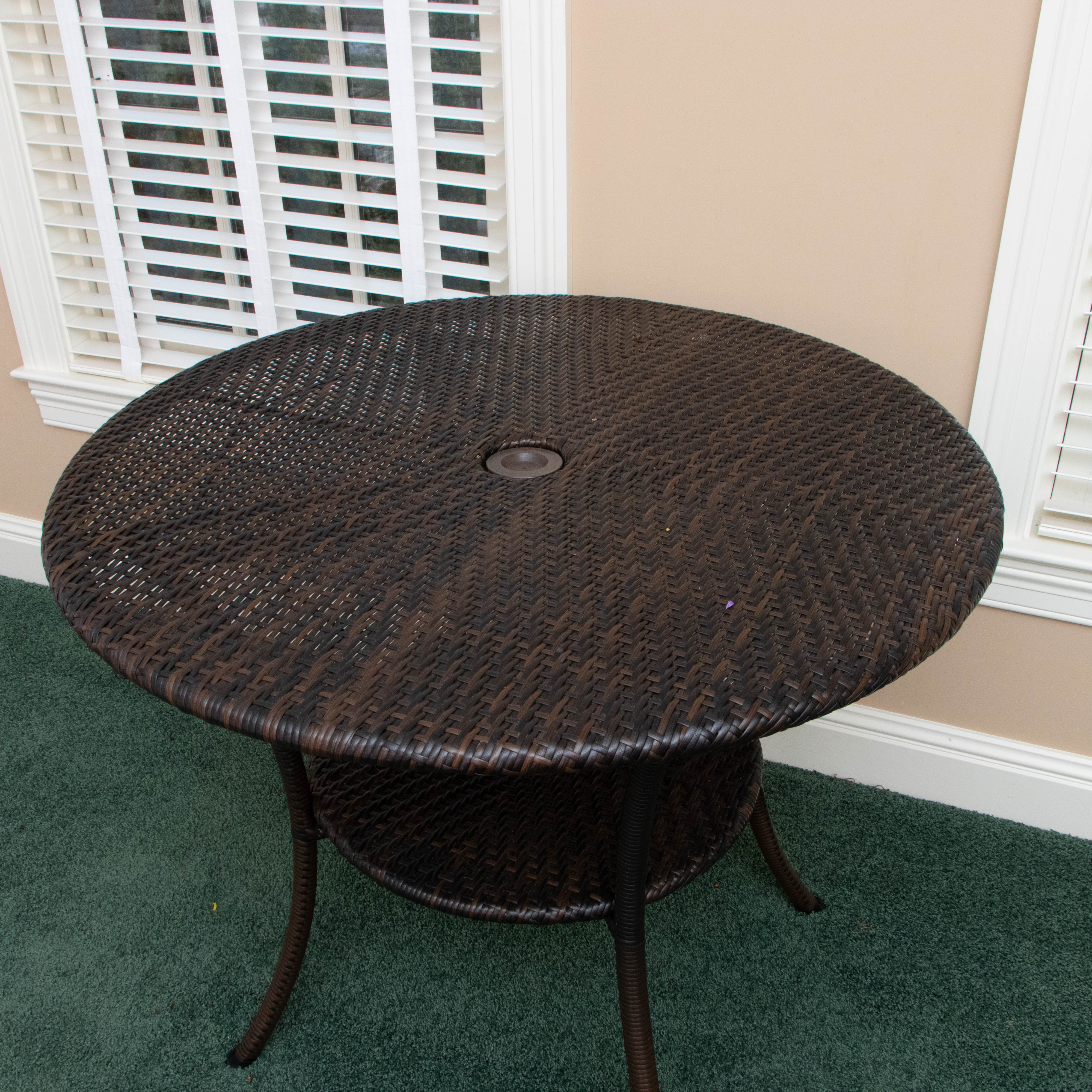 Resin Wicker Patio Table With HandPainted Folding Slat Chairs EBTH