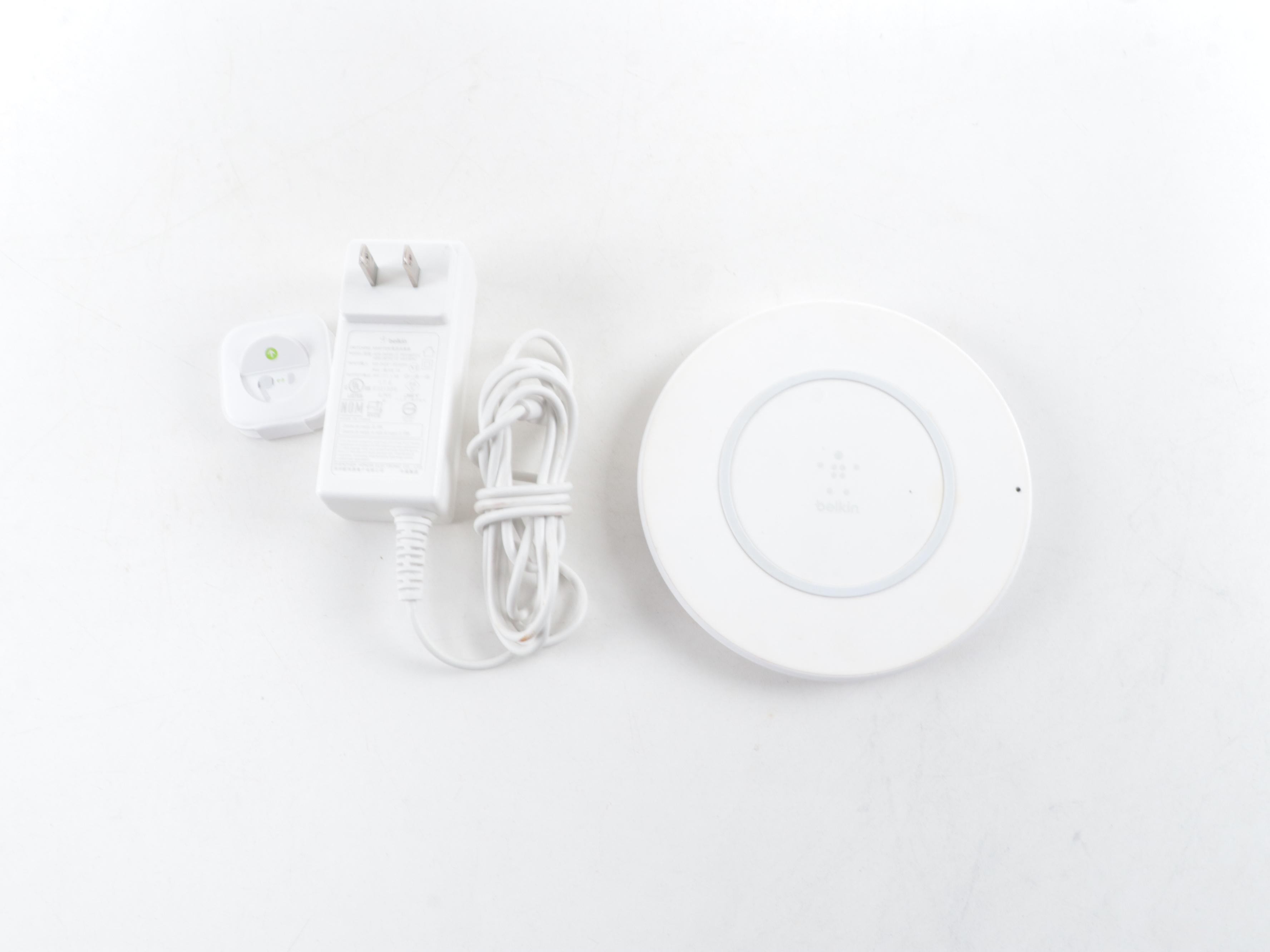 Belkin Model F7U027 Wireless Charging Pad with Apple Watch Loops and