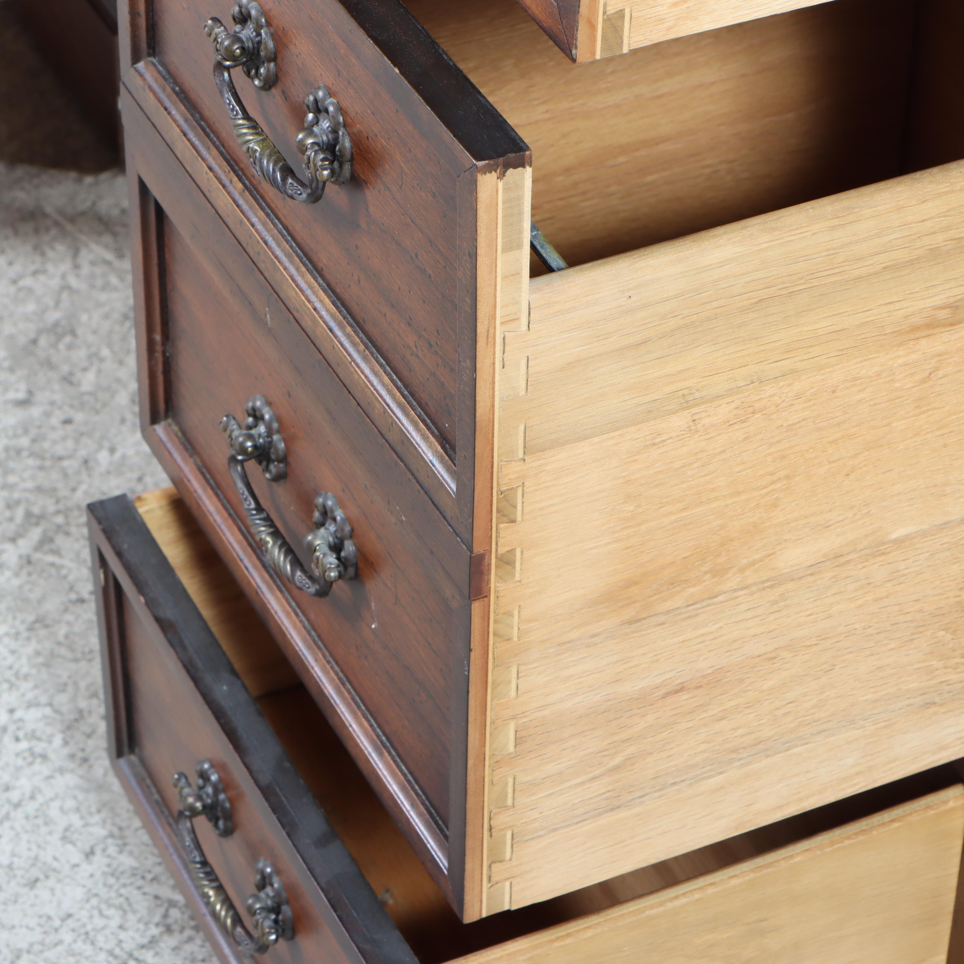 Maddox of Jamestown MahoganyFinish and Leather Top Pedestal Desk with