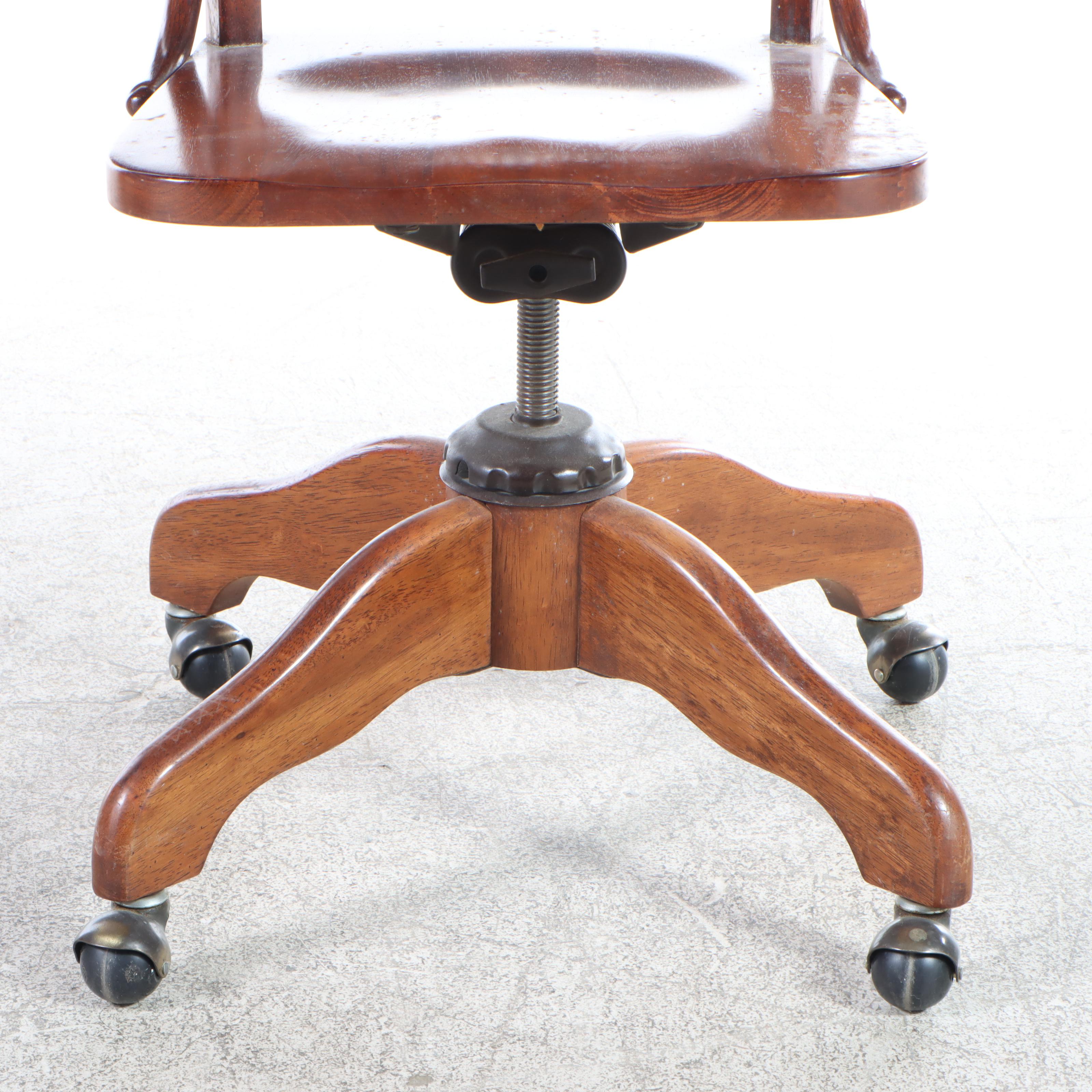 Maddox of Jamestown MahoganyFinish and Leather Top Pedestal Desk with