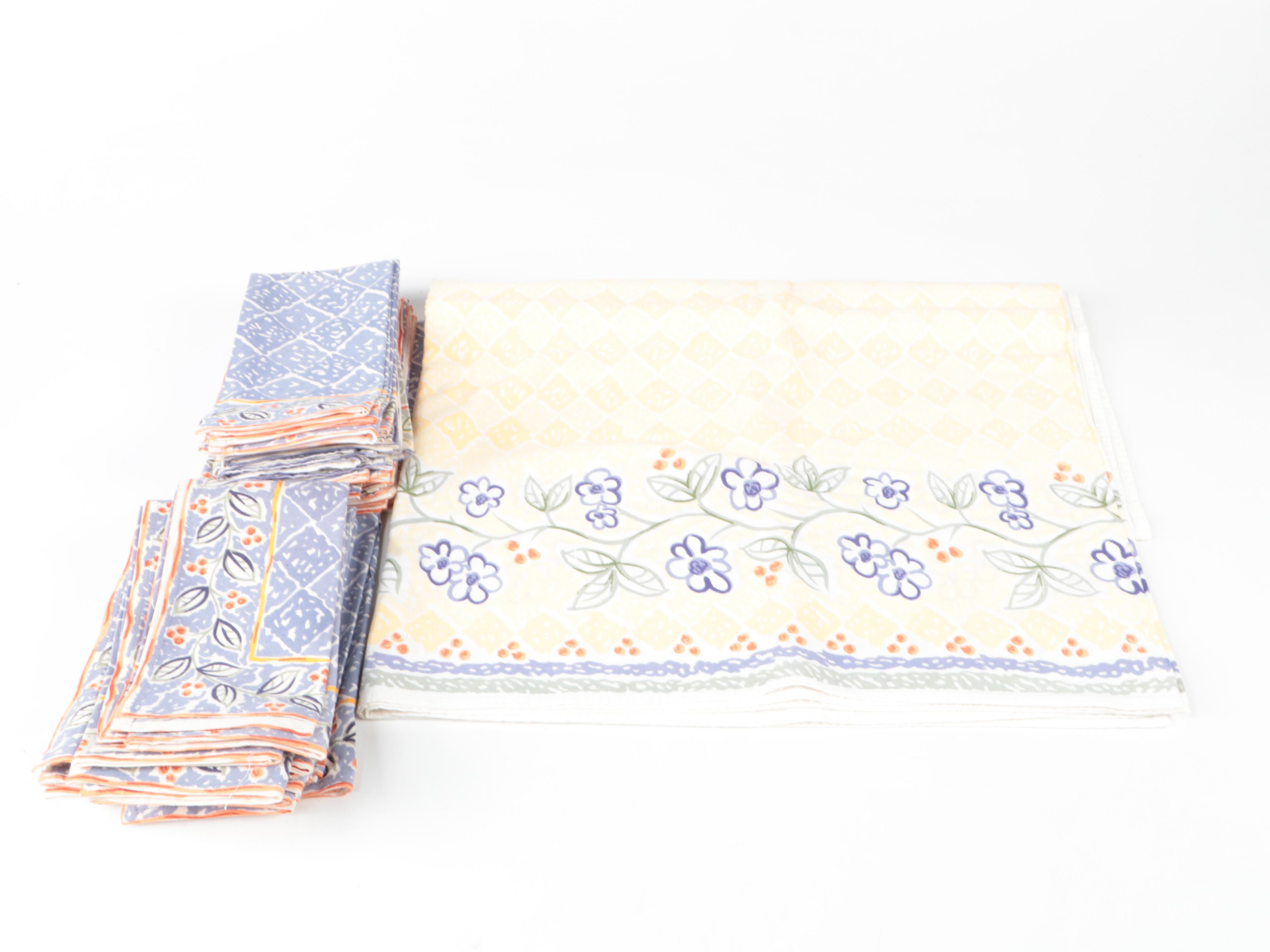 Crate & Barrel With Pottery Barn Napkins and Other Table Linens EBTH