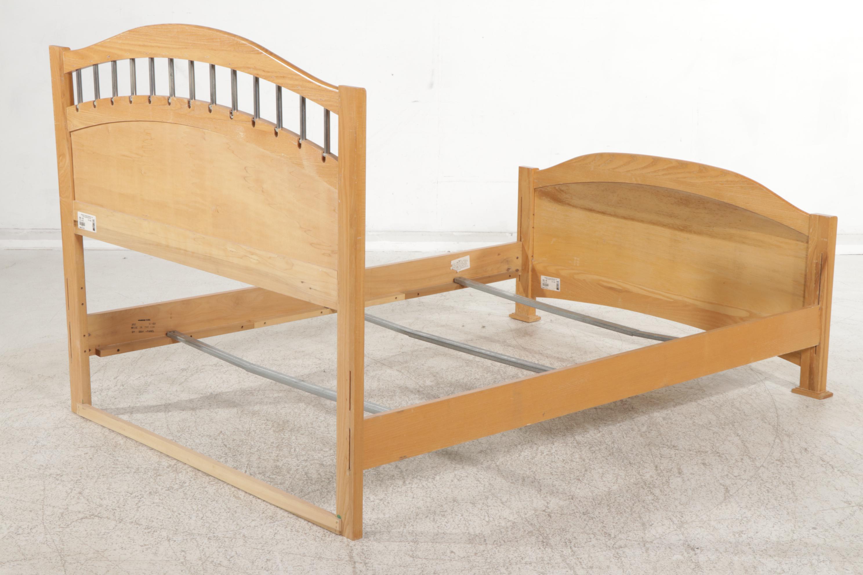 Vaughan Furniture Paneled Wood and Metal Spindle Bedroom Set EBTH