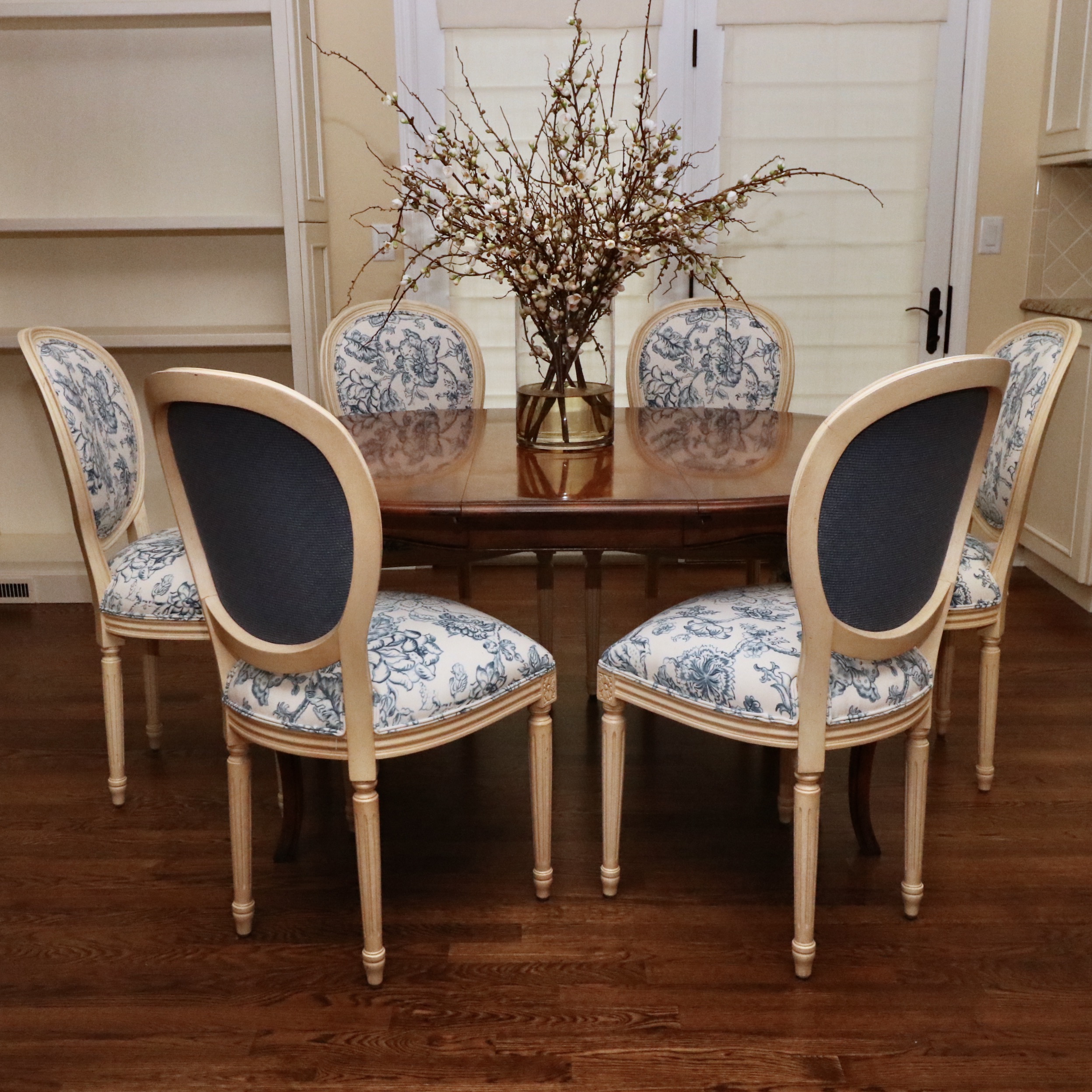 Ethan Allen "Country French" Dining Table and "Josephine" Medallion ...