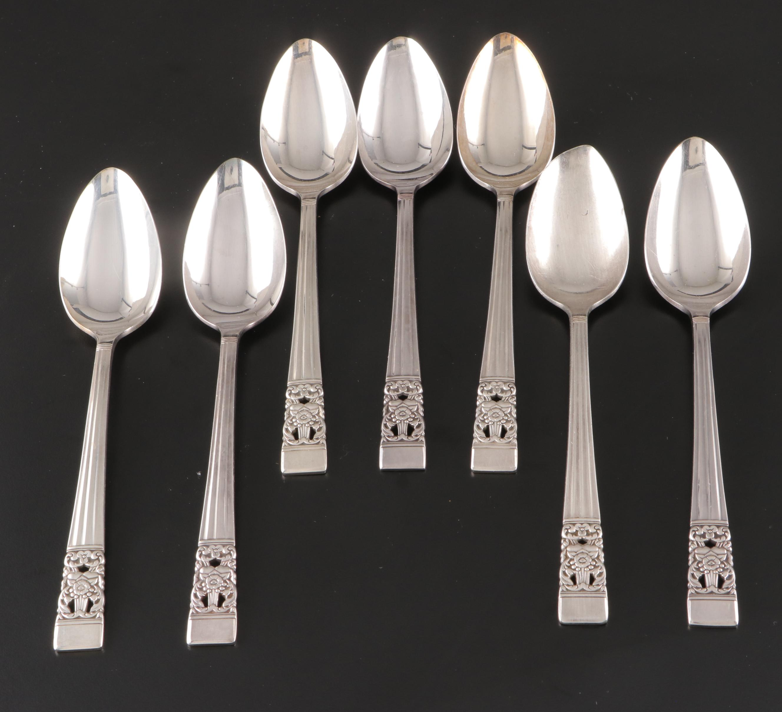 Oneida "Coronation" Community Silver Plate Flatware Set in Chest EBTH
