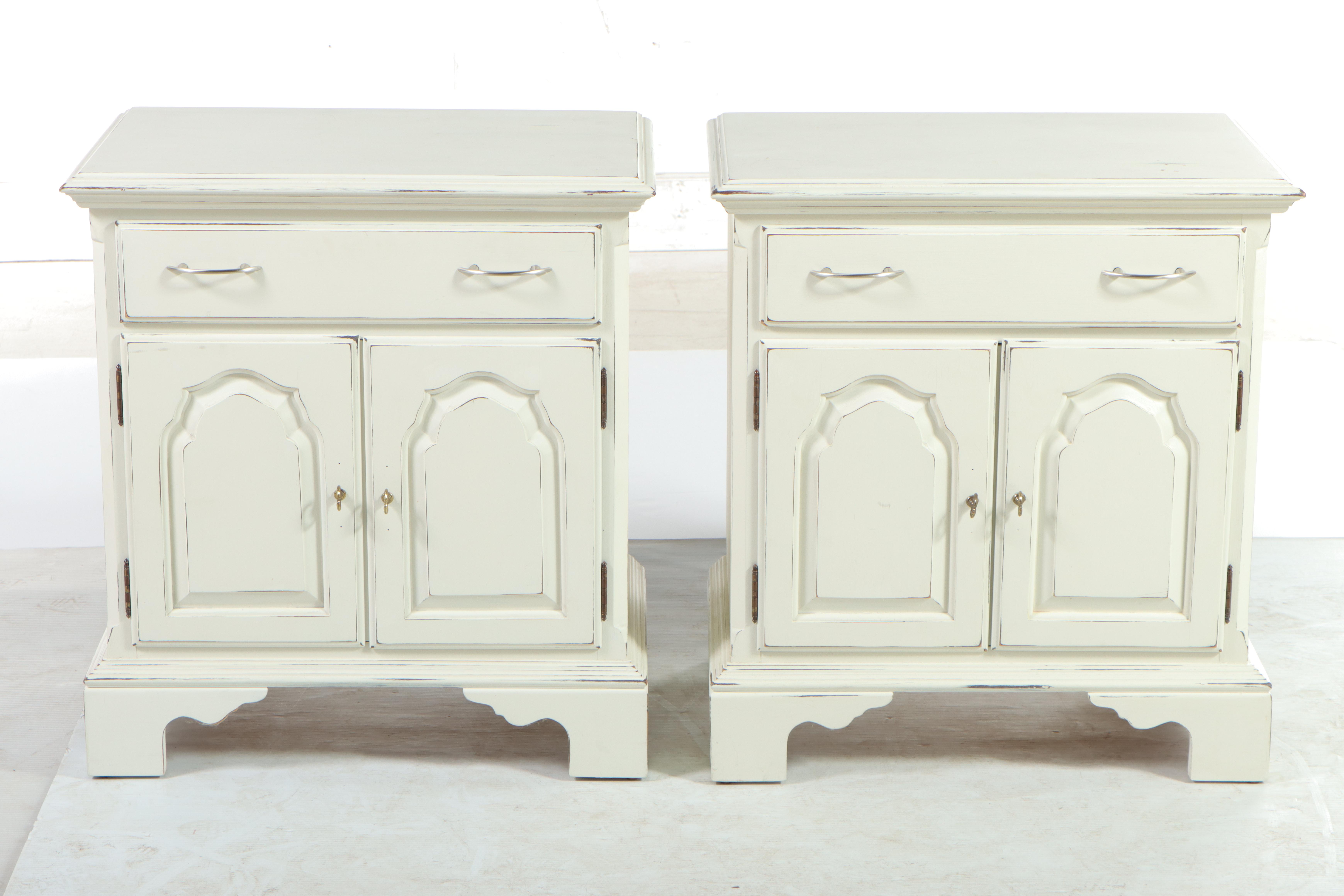 Pair of Knob Creek WhitePainted Nightstands, Late 20th Century EBTH
