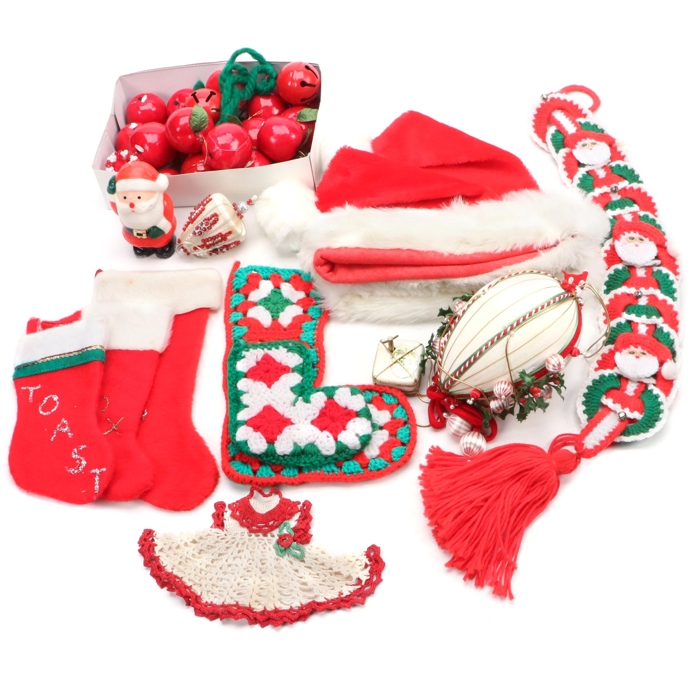 Stockings, Ornaments, and More Christmas Décor EBTH
