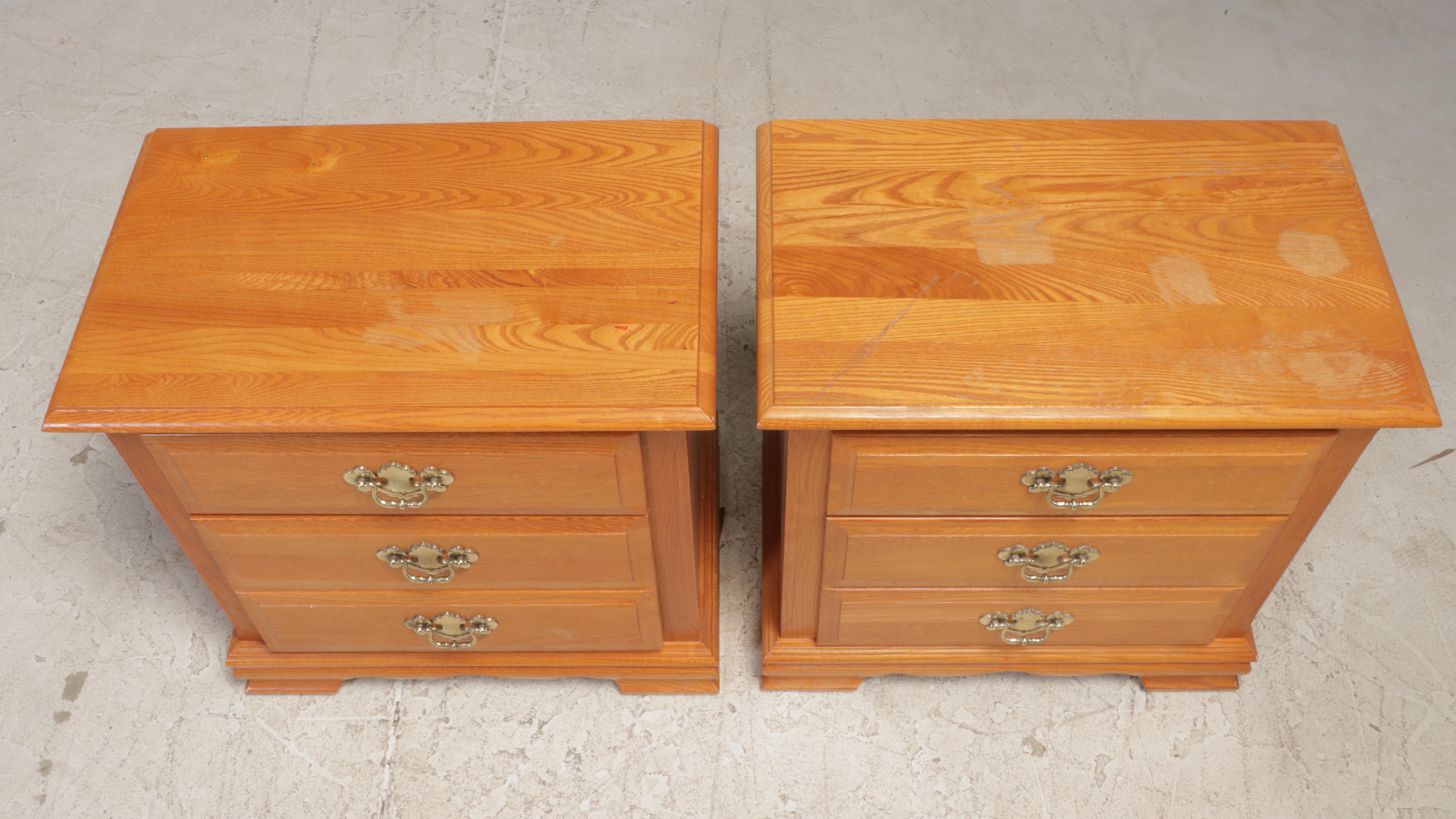 Pair of VaughanBassett Furniture Co. Federal Style Oak Bedside Chests EBTH