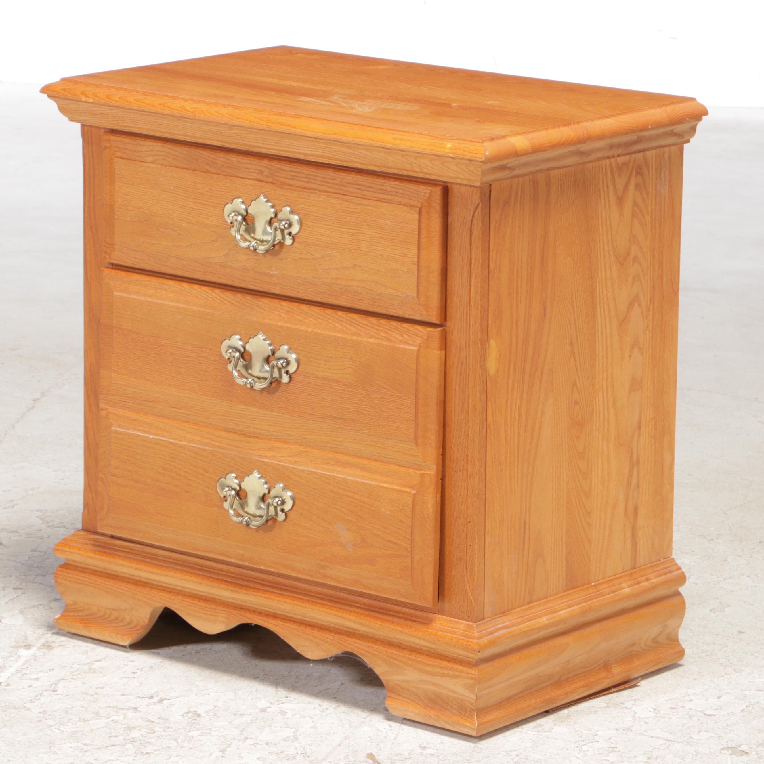 Pair of VaughanBassett Furniture Co. Federal Style Oak Bedside Chests