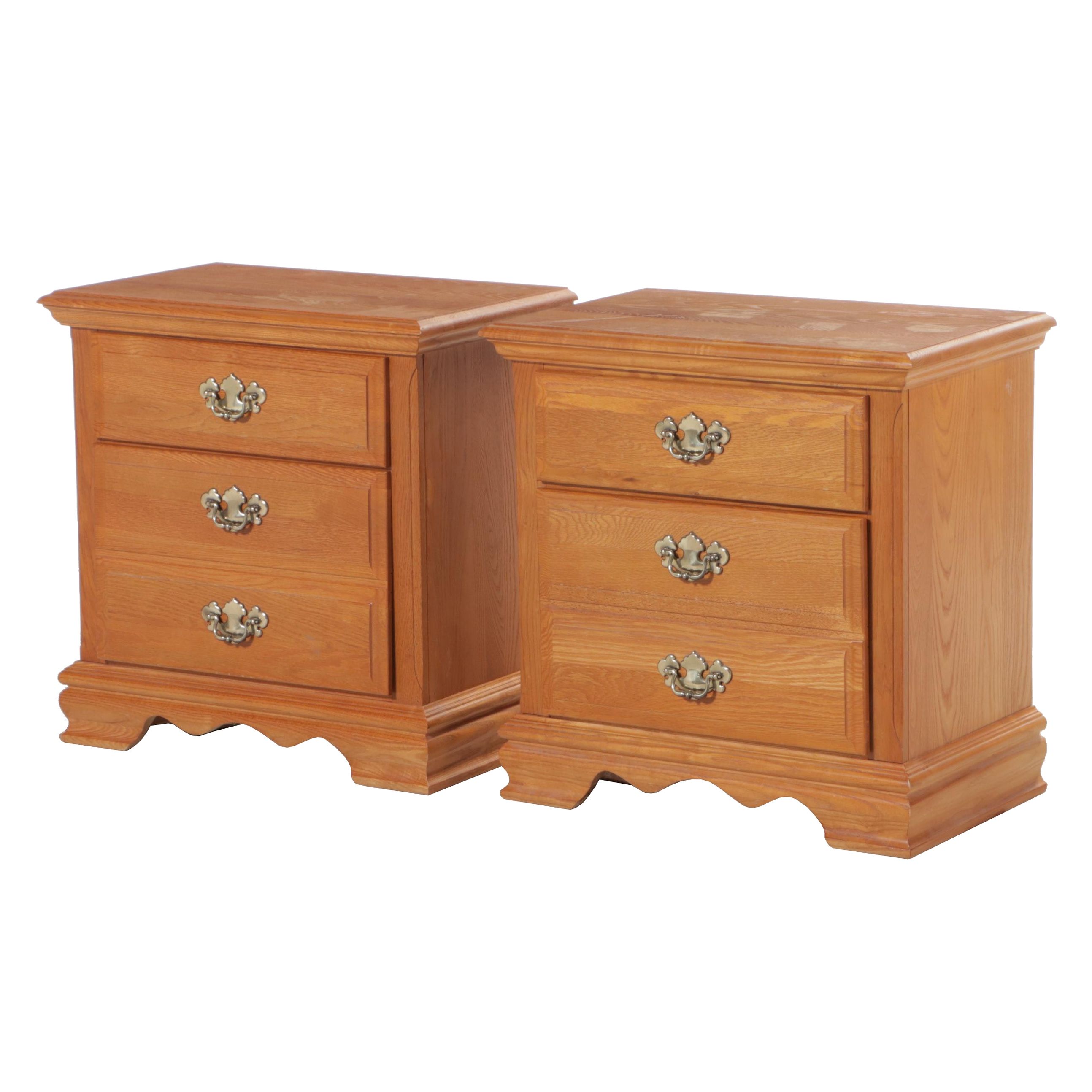 Pair of VaughanBassett Furniture Co. Federal Style Oak Bedside Chests