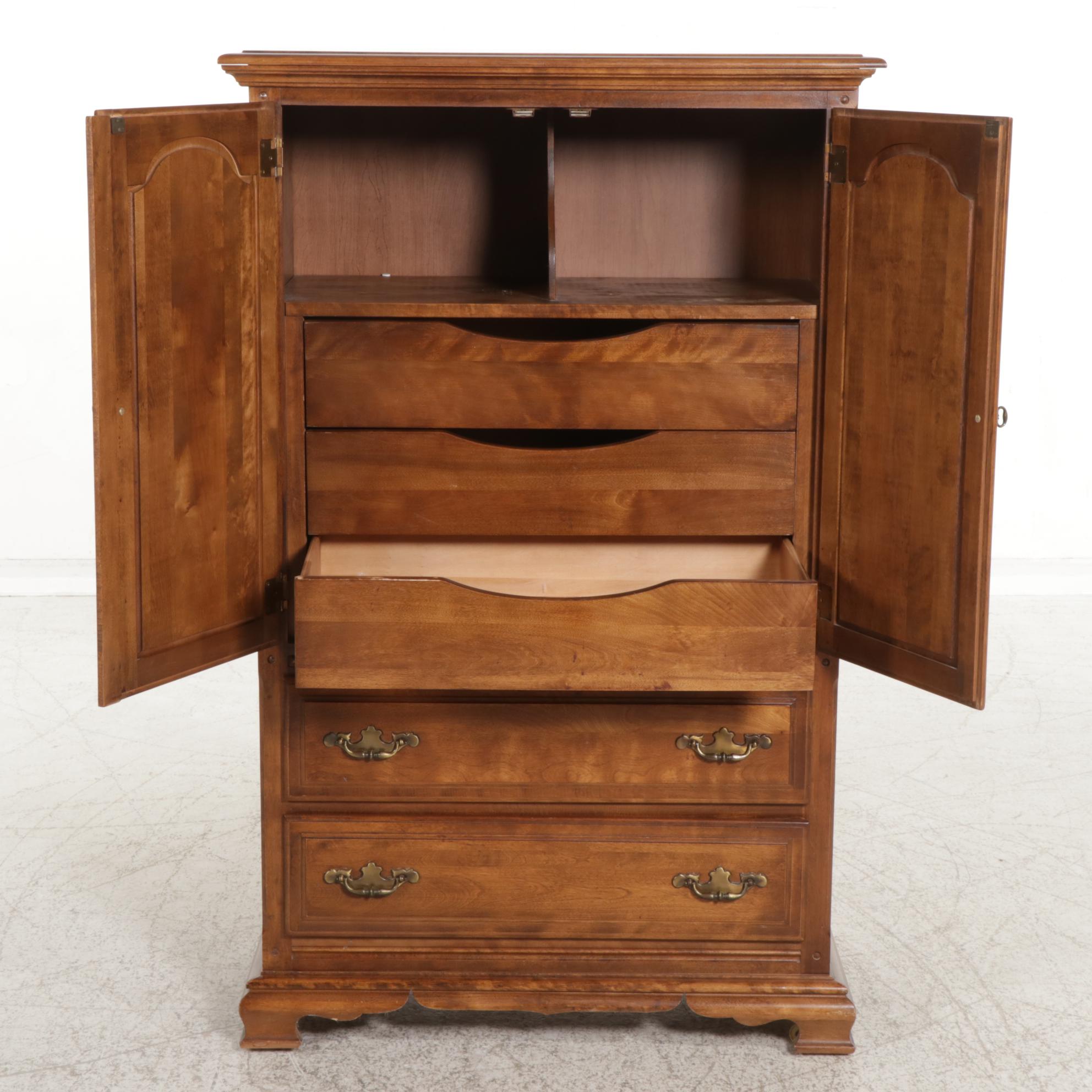 Early American Style Maple FiveDrawer Chest, Mid to Late 20th Century