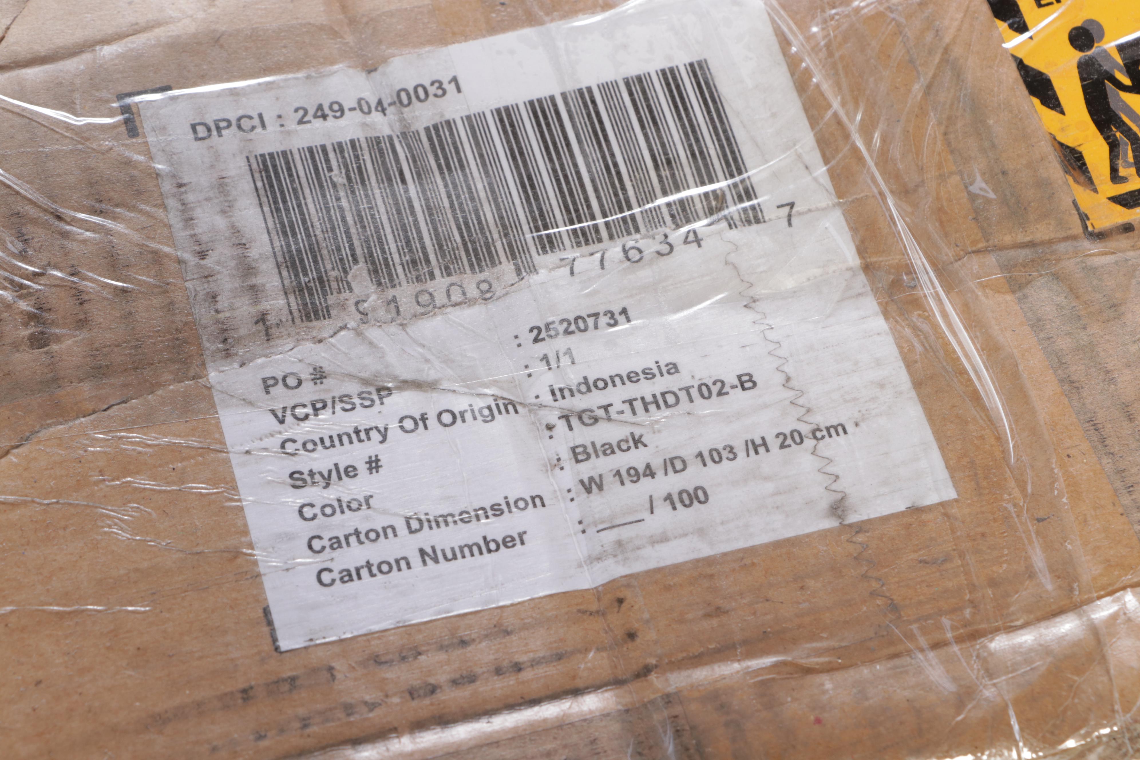 Threshold with Catlett Oval Wood Dining Table EBTH