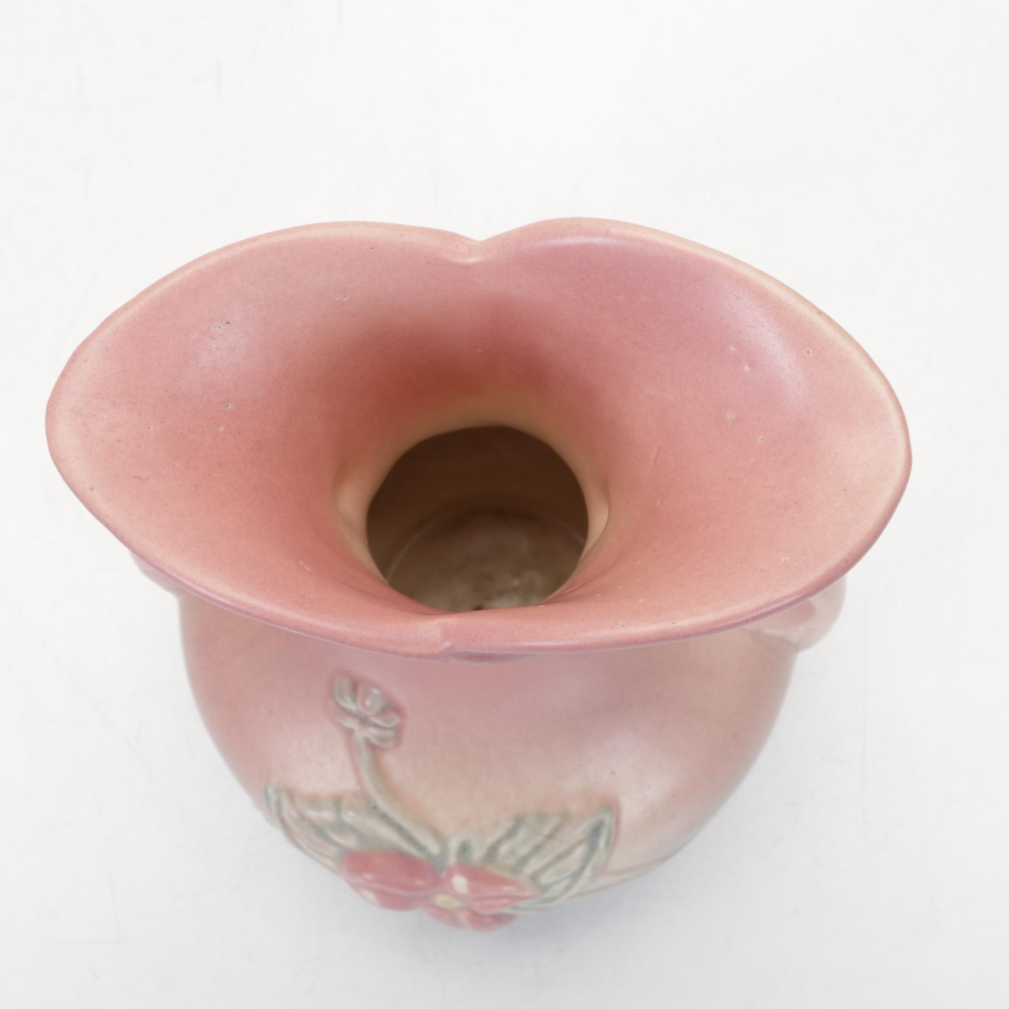 Roseville Dogwood and Waterlily Vases with Hull Pottery Vase EBTH