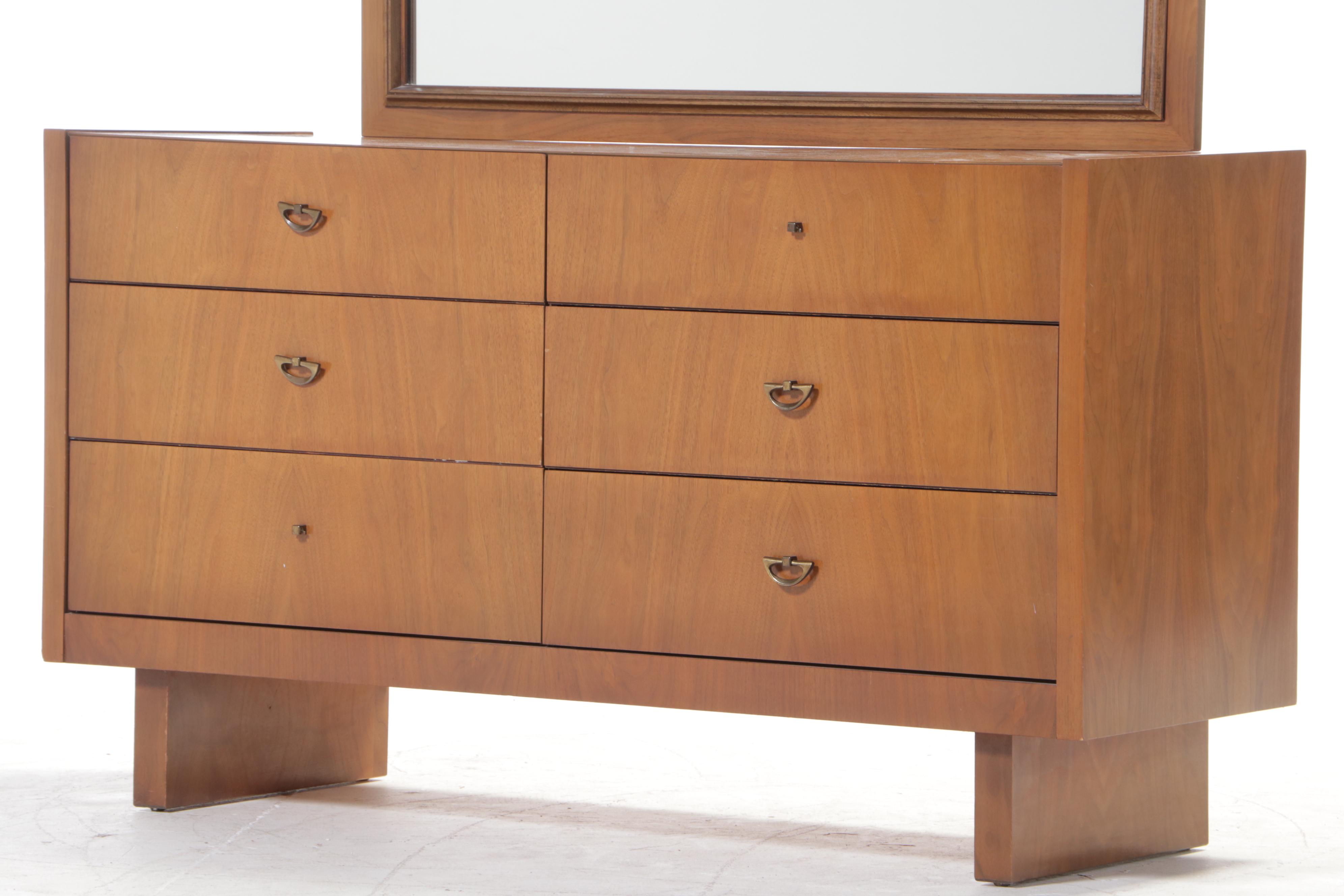 United Furniture Corporation Mid Century Modern Walnut SixDrawer