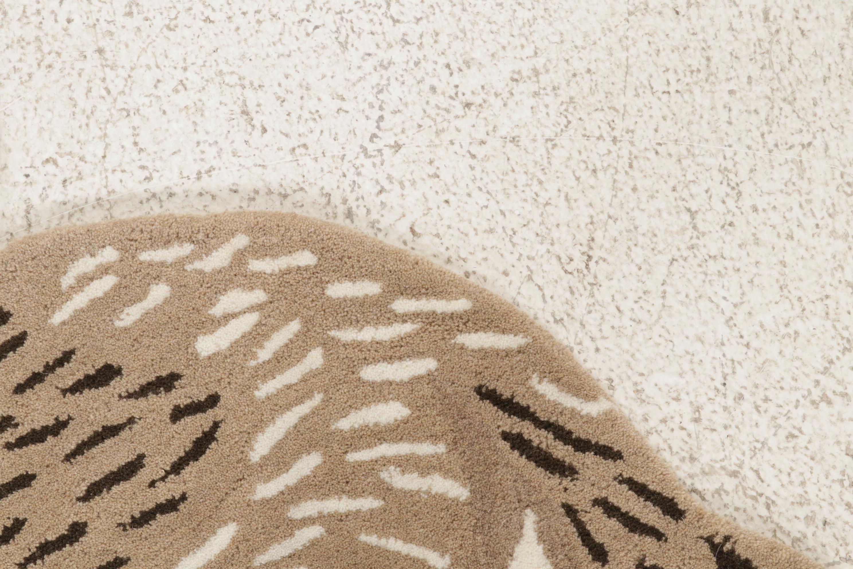 2' x 3' Hand-Tufted Bunny Rabbit Shaped Accent Rug | EBTH
