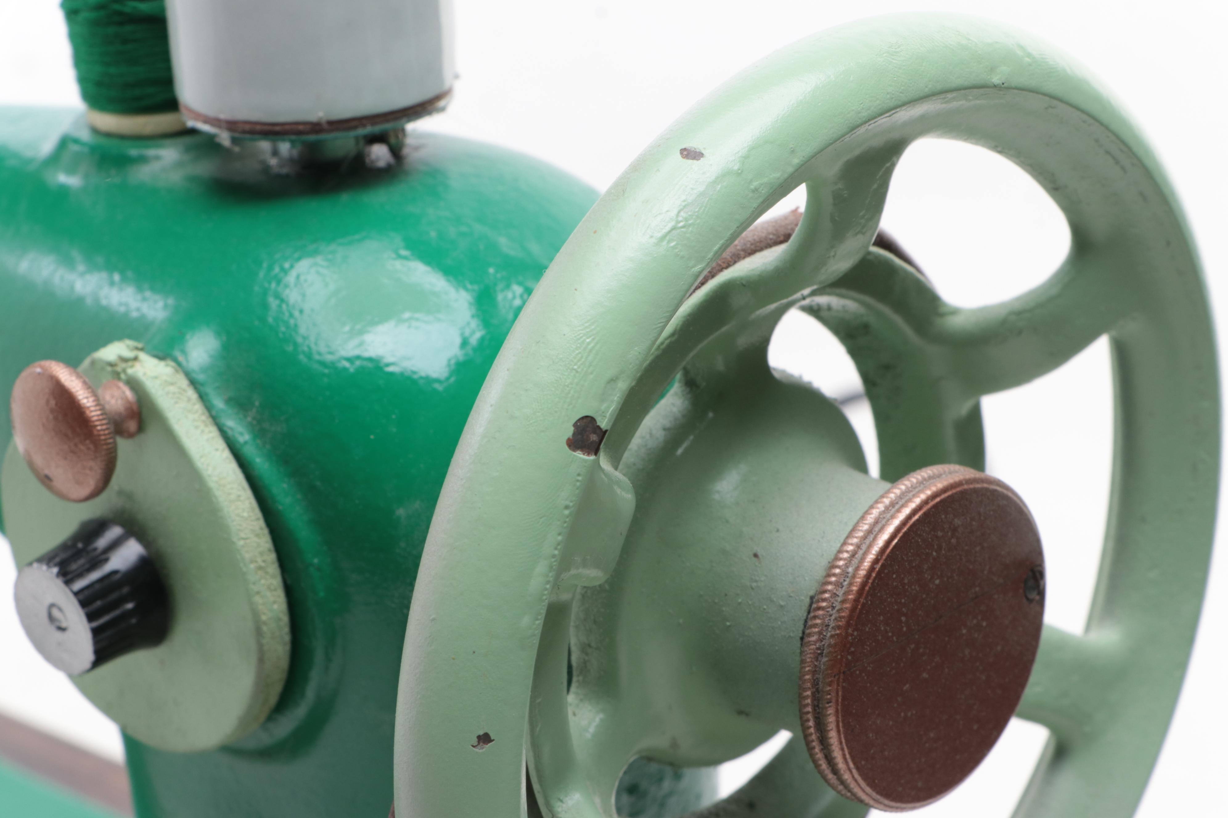 Prader & Wilson Green Painted Sewing Machine Table Lamp EBTH