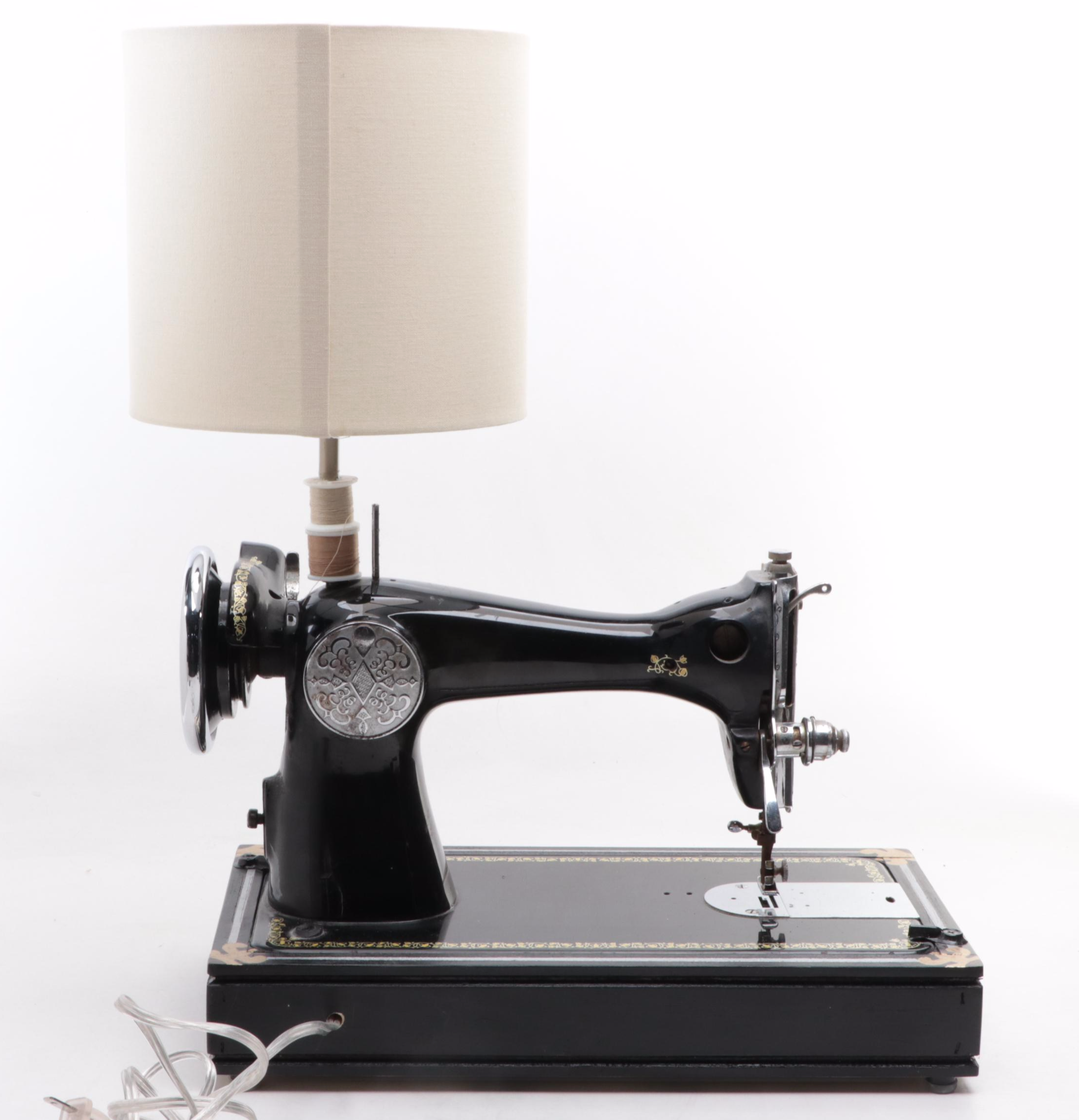 DeLuxe 1952 Vogue Model Sewing Machine Table Lamp EBTH