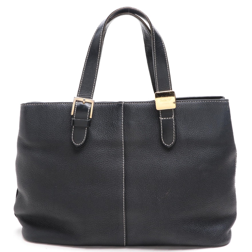 Burberrys Handbag in Black Pebble Grain Leather with Contrast Stitching