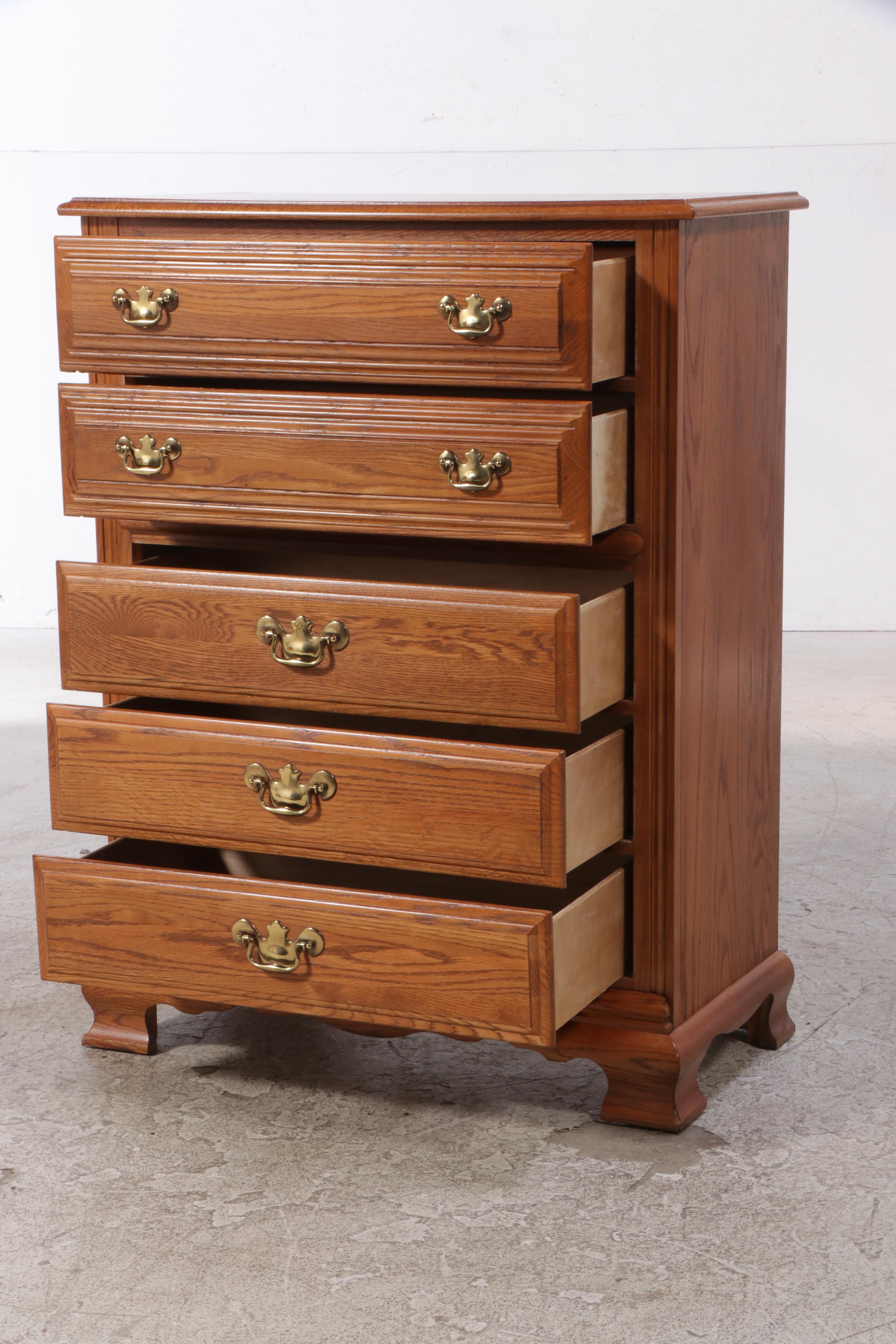 YoungHinkle "Charter Oak" Chest of Drawers EBTH