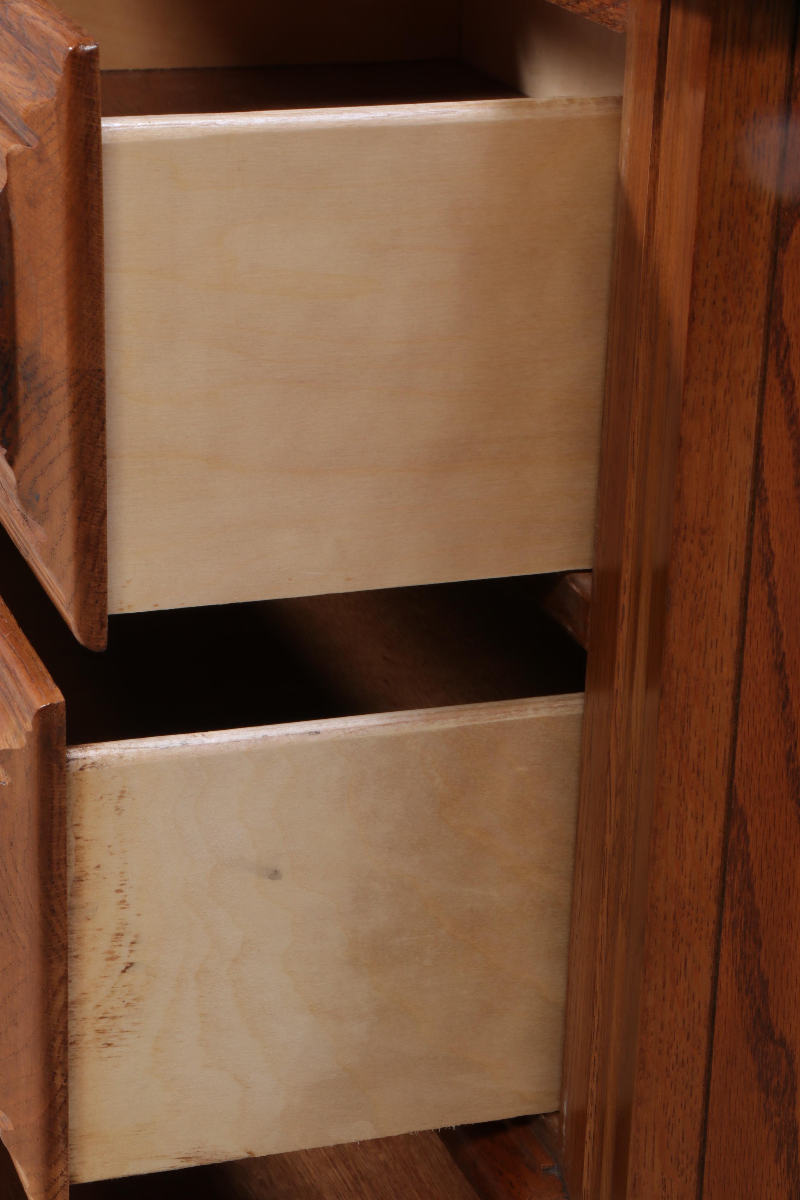 YoungHinkle "Charter Oak" Chest of Drawers EBTH