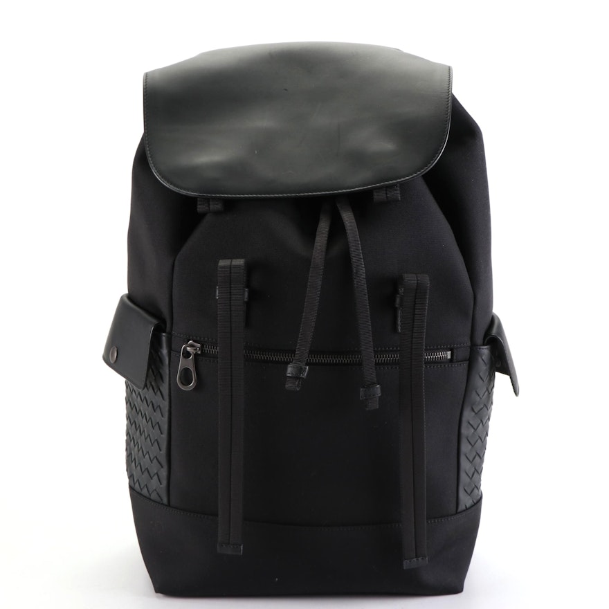 Bottega Veneta Drawstring Backpack in Nylon and Leather with Intrecciato Detail