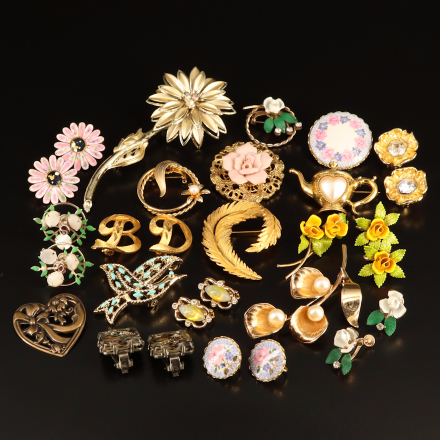 Brooch and Earring Collection Featuring Pearls and Floral Motifs