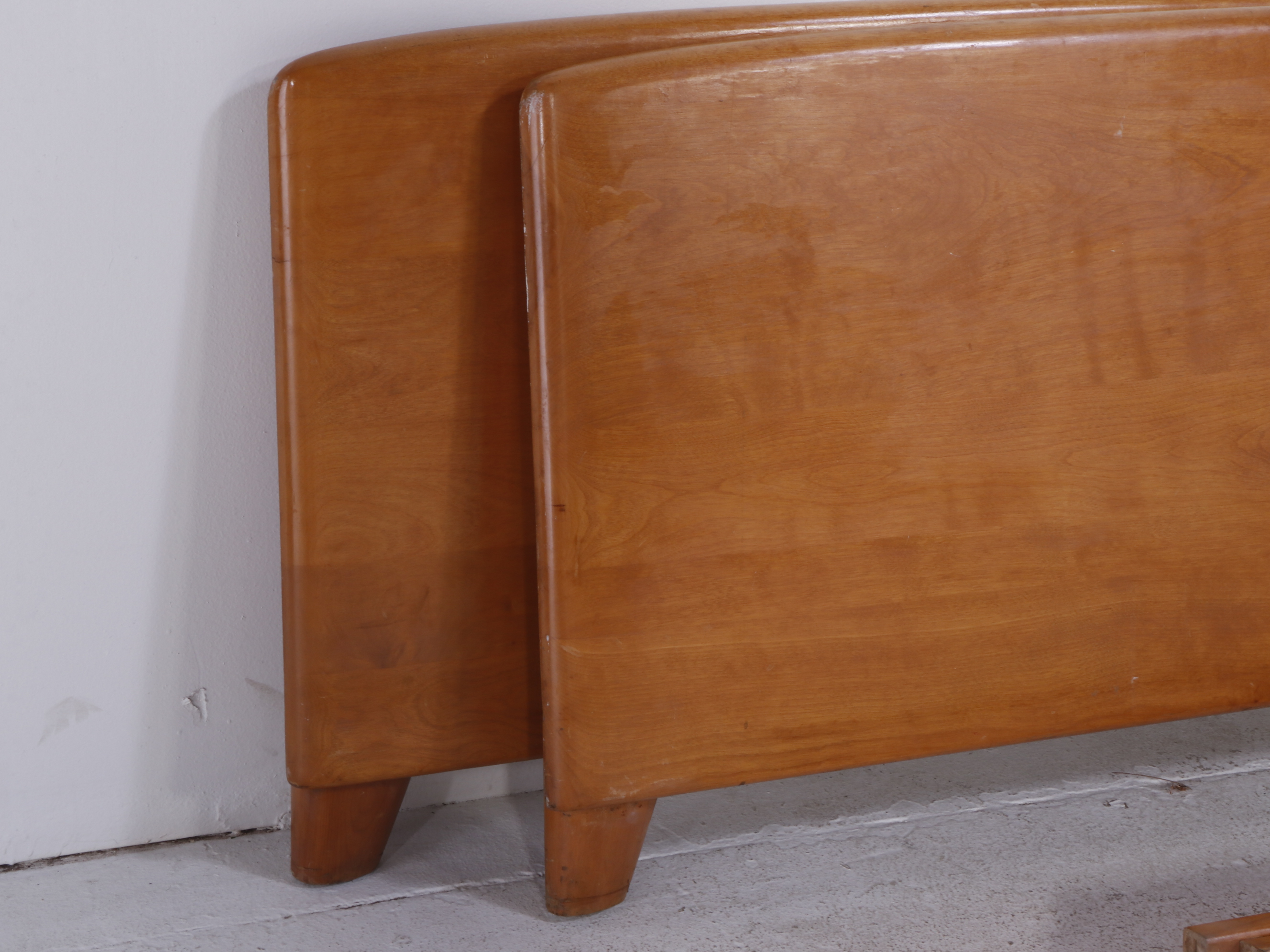 Pair of HeywoodWakefield Mid Century Modern Twin Size Beds in Champagne Finish EBTH