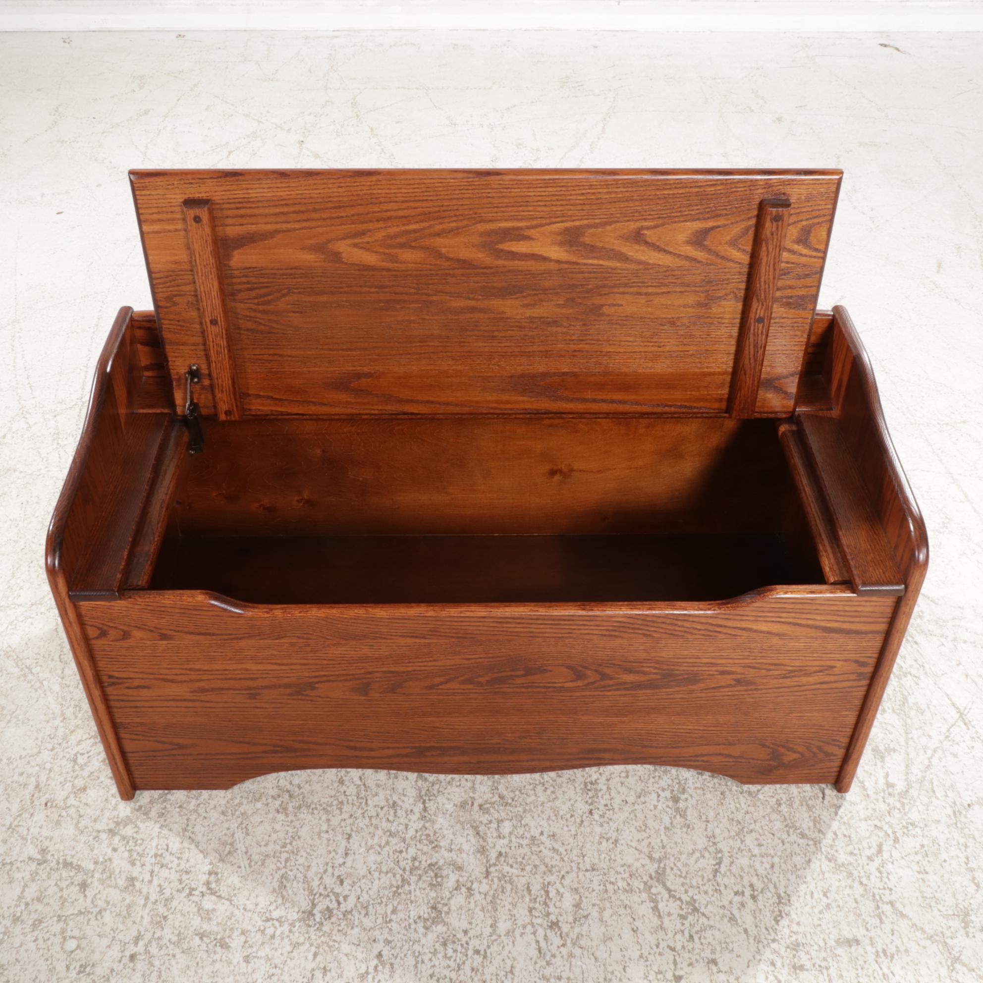 Amish Oak Furniture Trunk EBTH