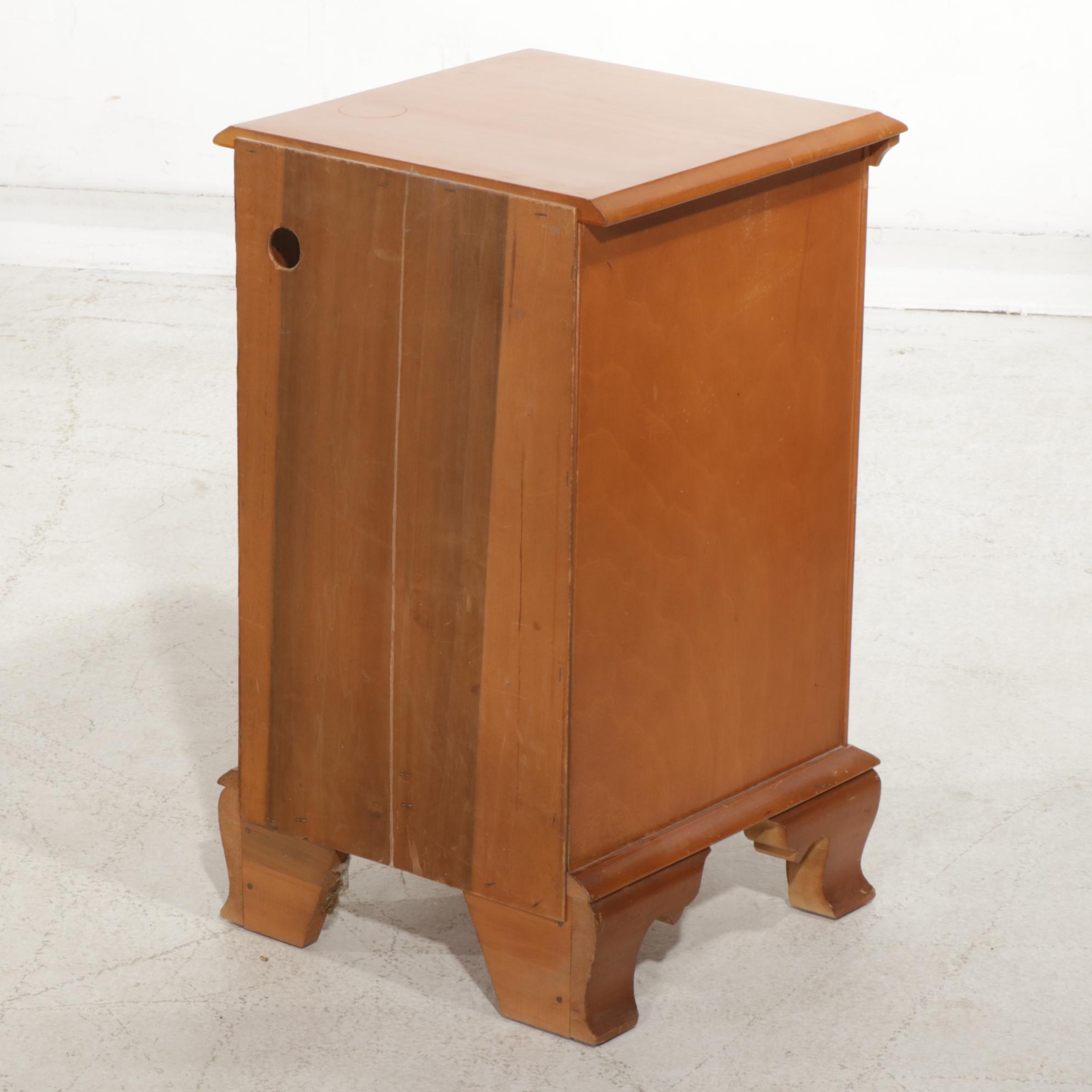 Kling Furniture Co. Early American Style Maple Twin Bed Frames with