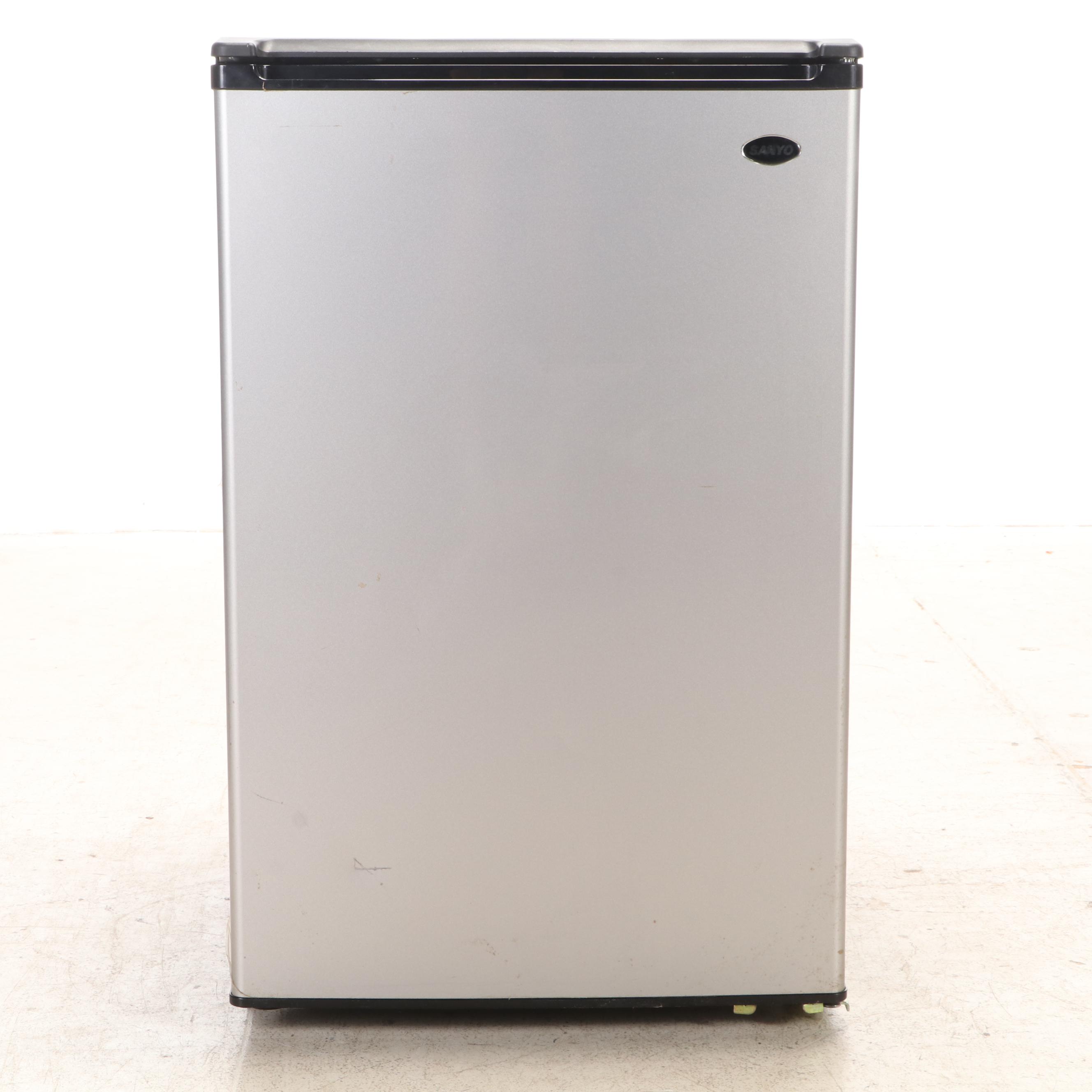 Sanyo Model 4910M Free Standing MiniRefrigerator EBTH