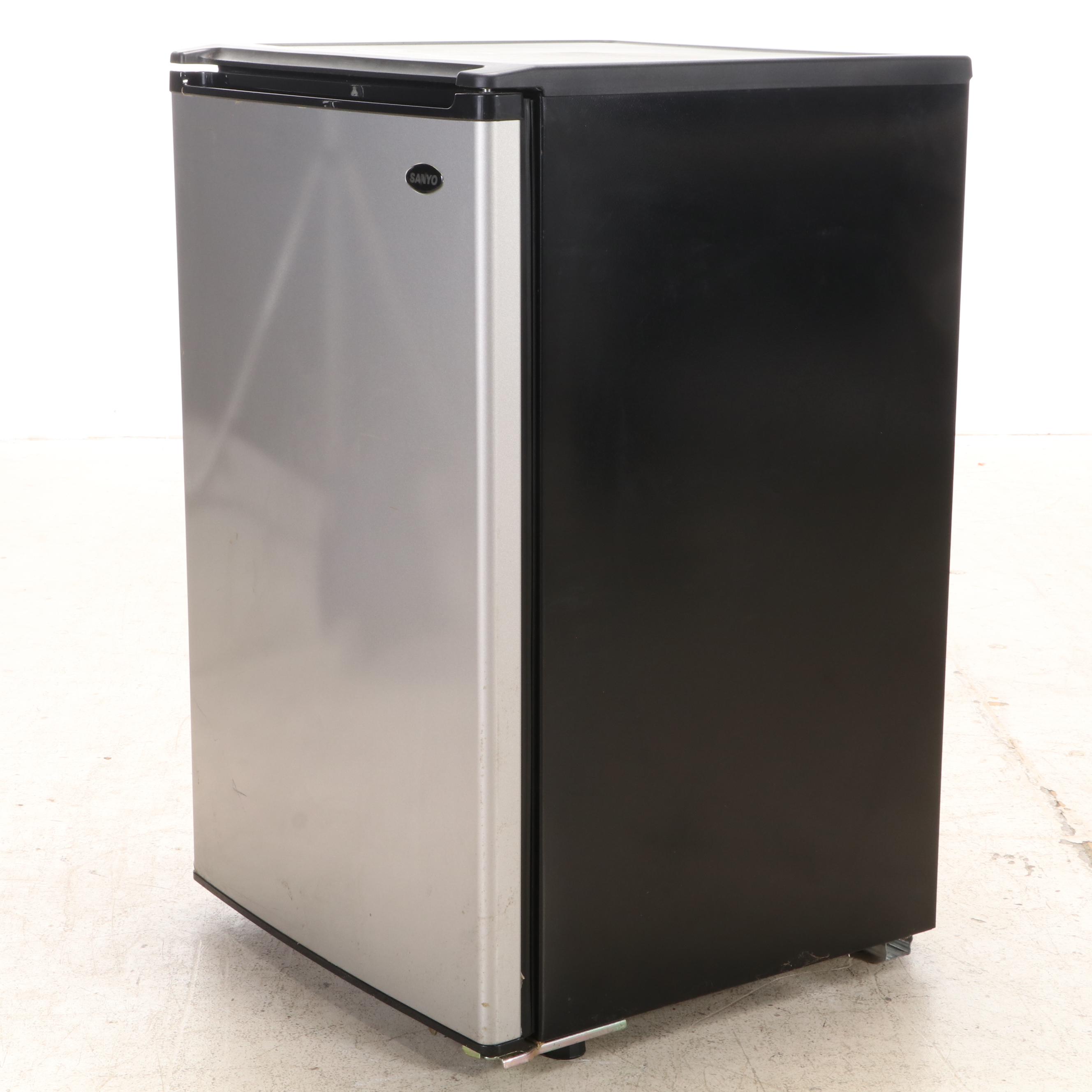 Sanyo Model 4910M Free Standing MiniRefrigerator EBTH