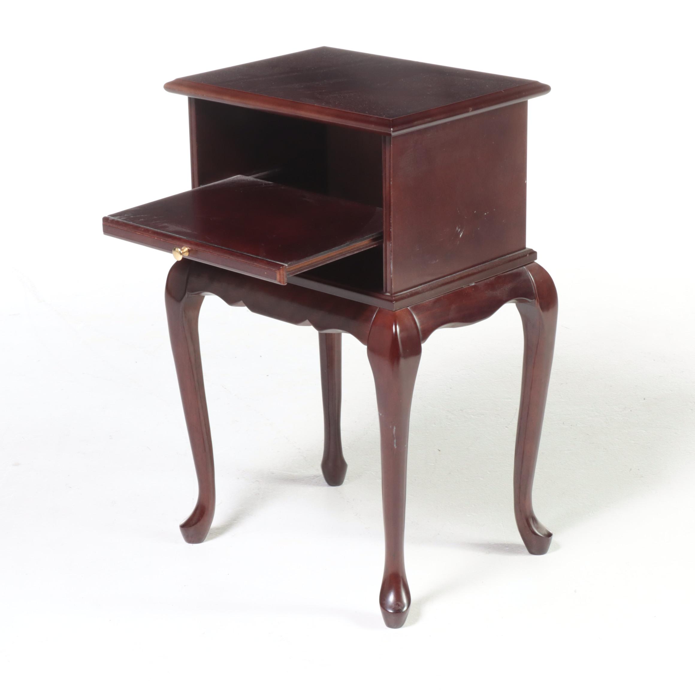 The Bombay Company Queen Anne Style MahoganyStained Side Table EBTH