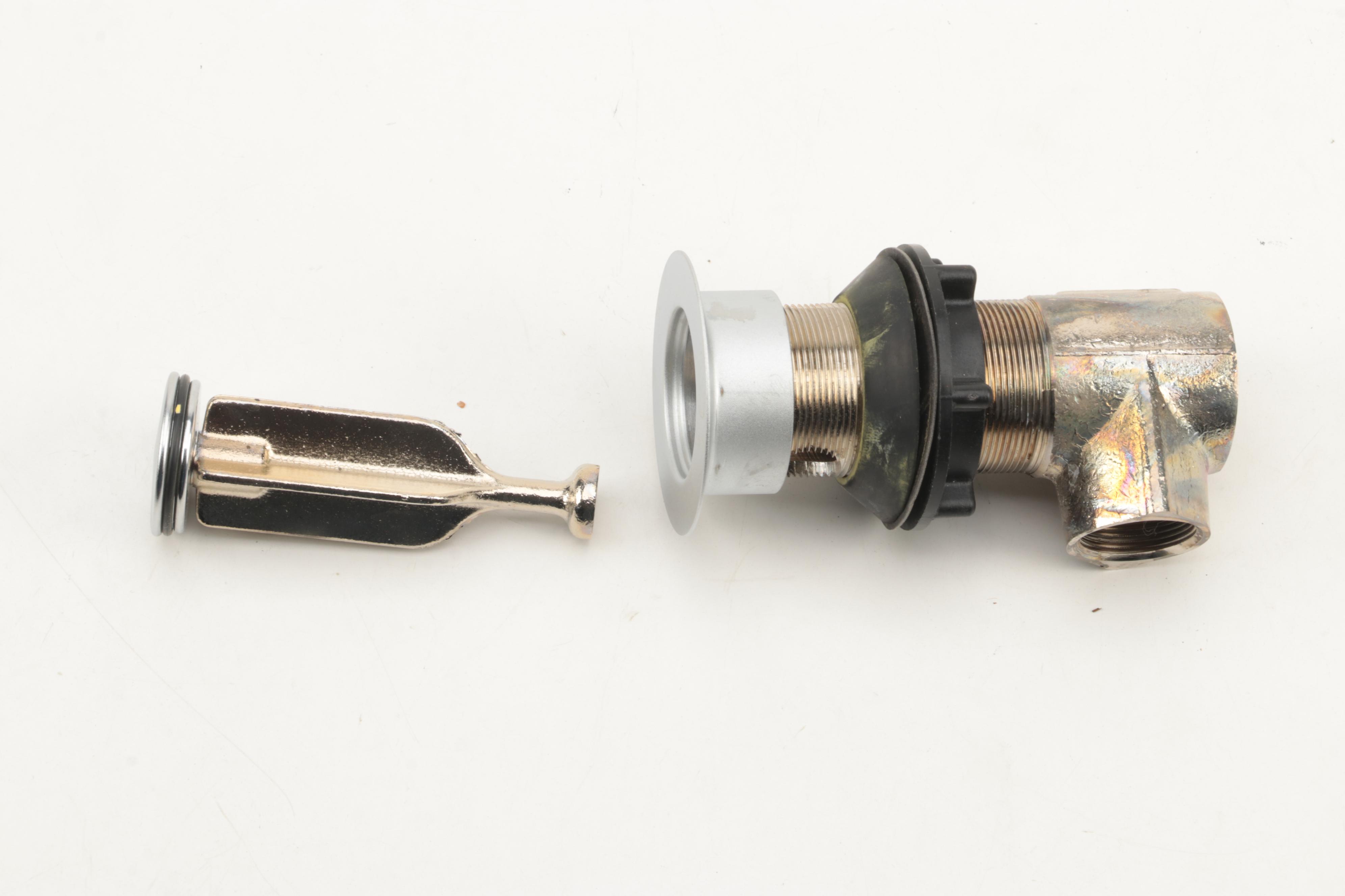 KOHLER Finial Widespread 8" Sink Faucet and Toilet Tissue Holders EBTH