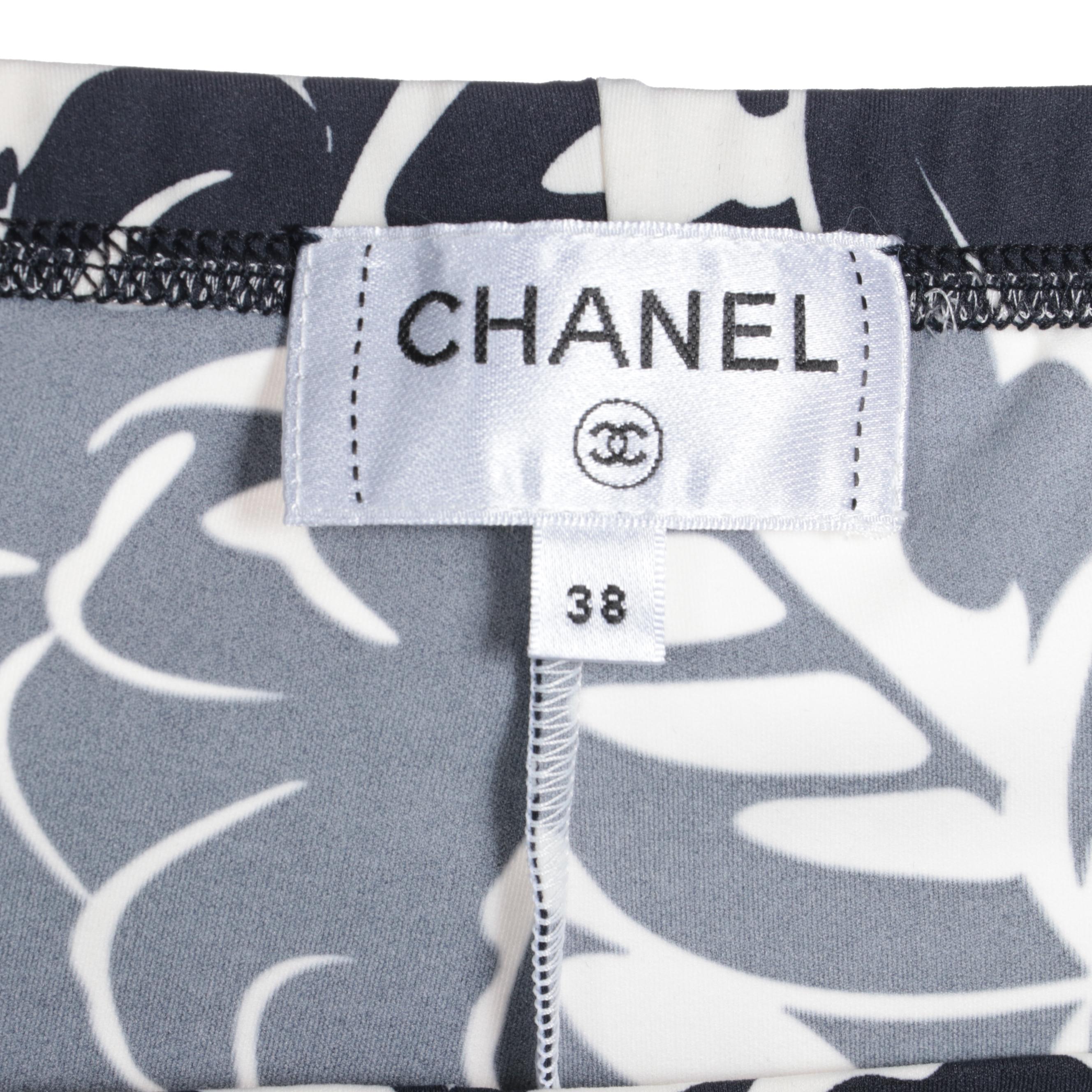 Chanel 2026 Short-sleeved T-shirt With Beaded Camellia 362438