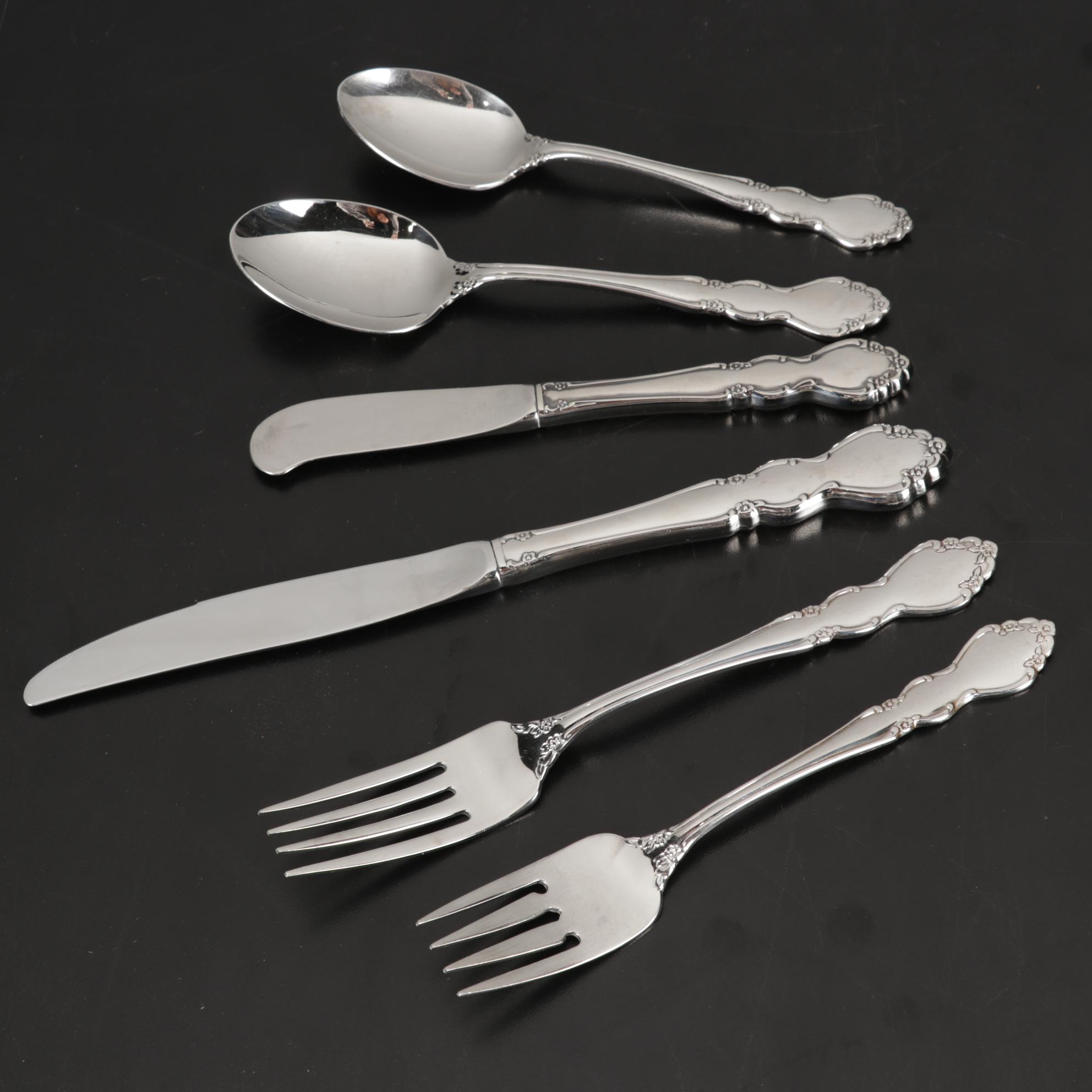 Oneida "Dover" Stainless Steel Flatware Set with Chest EBTH