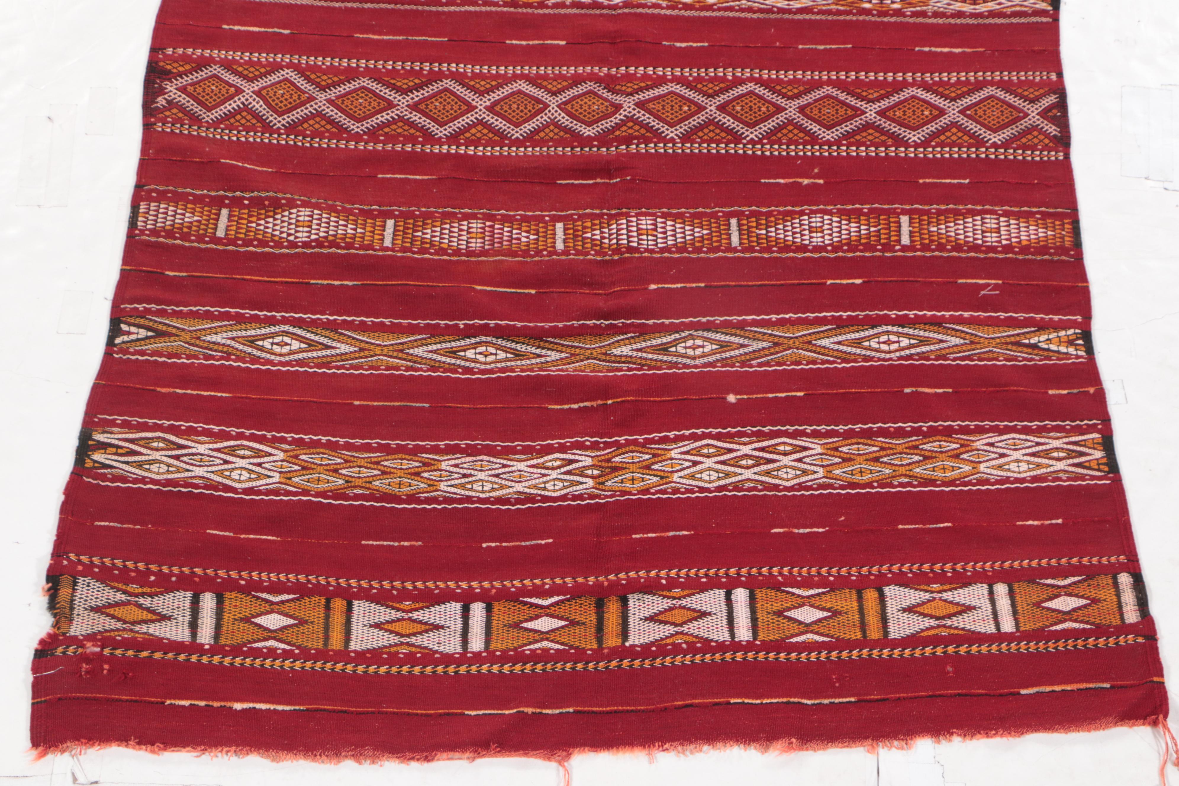 5-8-x-10-4-handwoven-moroccan-zemmour-area-rug-ebth