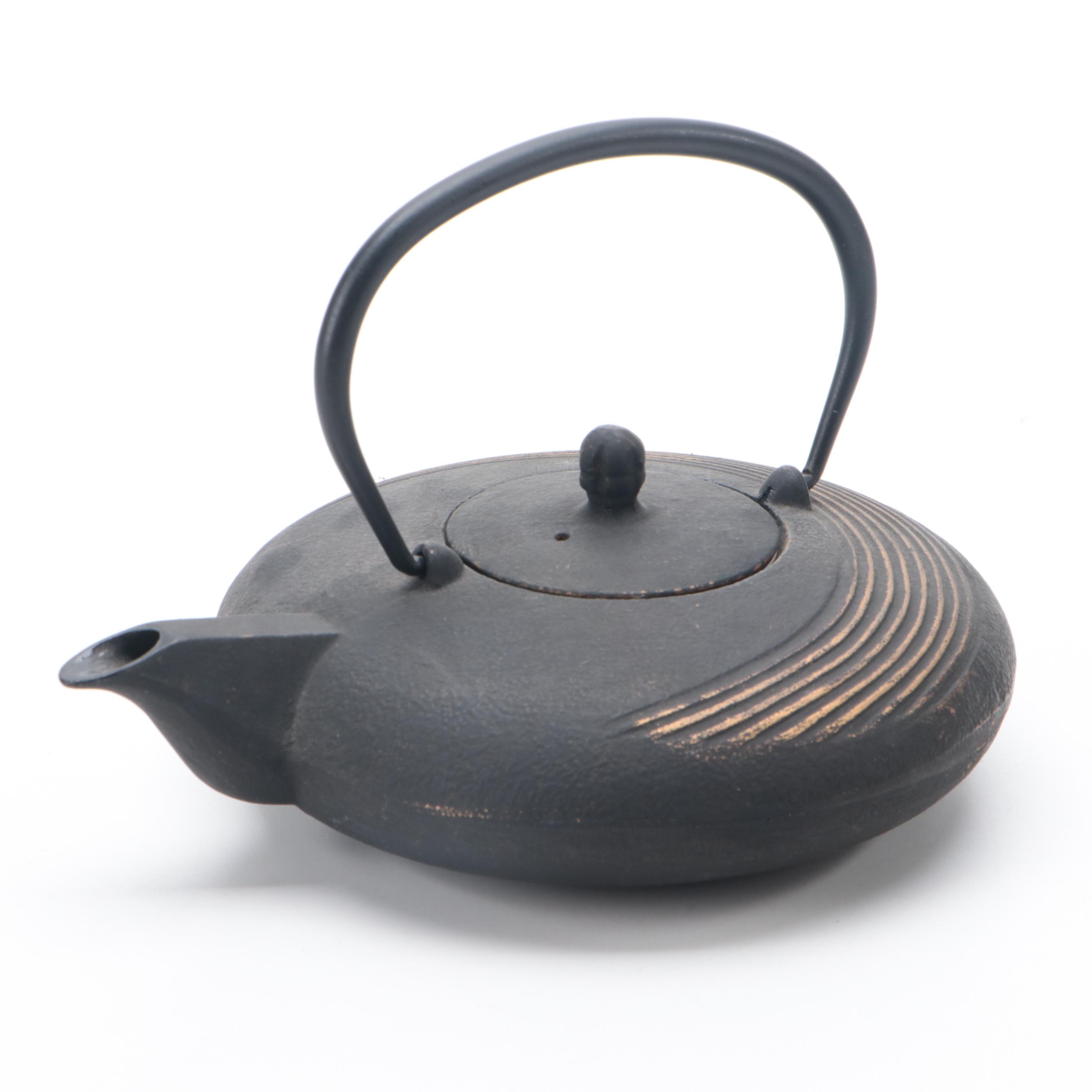 Japanese Ironware Teapot with Matcha Collection and Runner EBTH