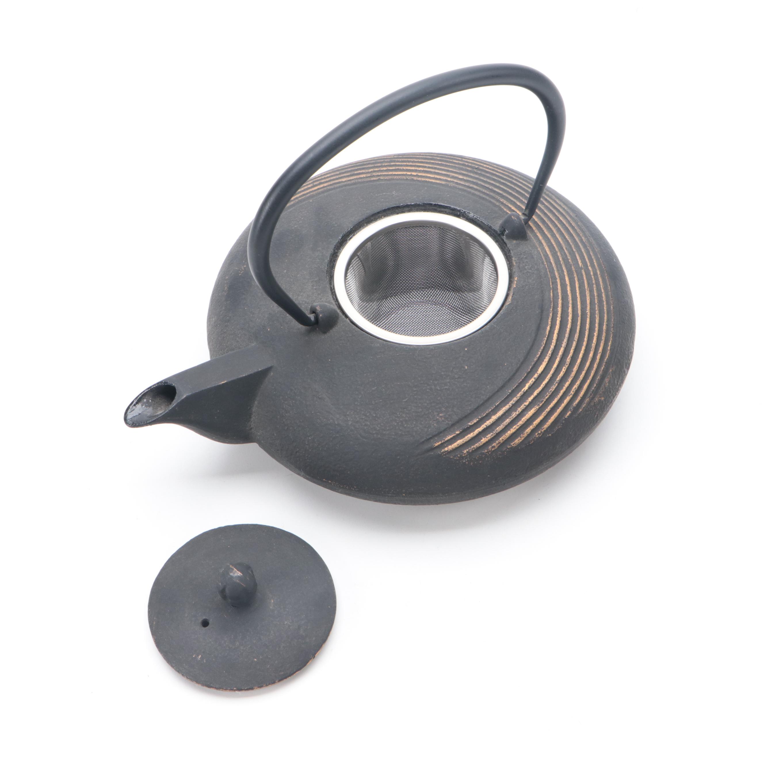 Japanese Ironware Teapot with Matcha Collection and Runner EBTH